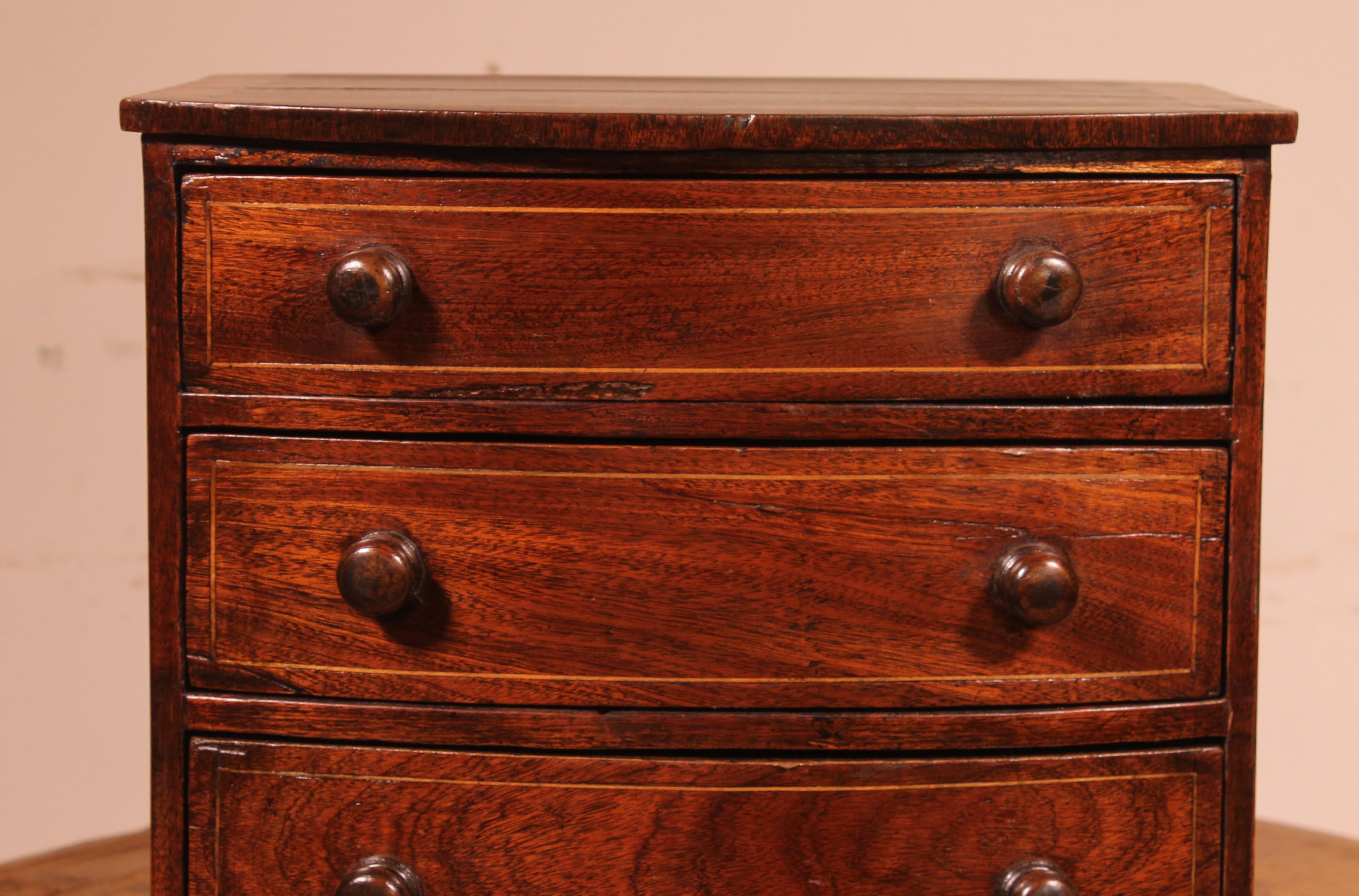 Lovely 19th century Miniature Chest Of Drawers chest of drawers from England

Bowfront miniature chest decorated with lemon tree inlays on the drawers and walnut inlays on the top

in very good condition and beautiful patina.