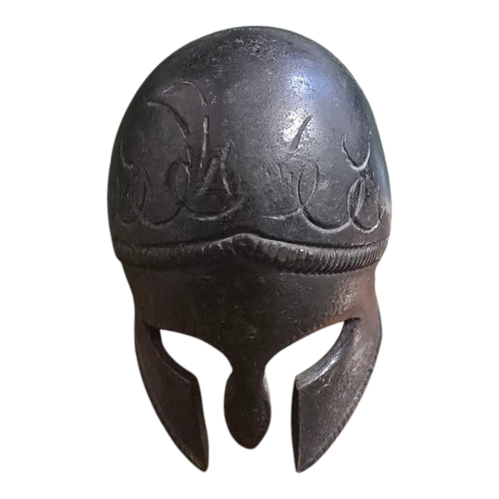 Bronze Casque grec miniature en bronze du XIXe siècle en vente