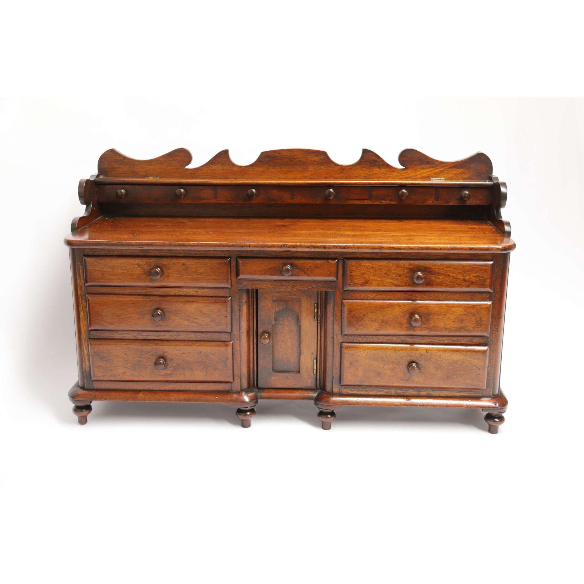 19th century miniature mahogany dresser base, circa 1850 In Good Condition For Sale In Central England, GB