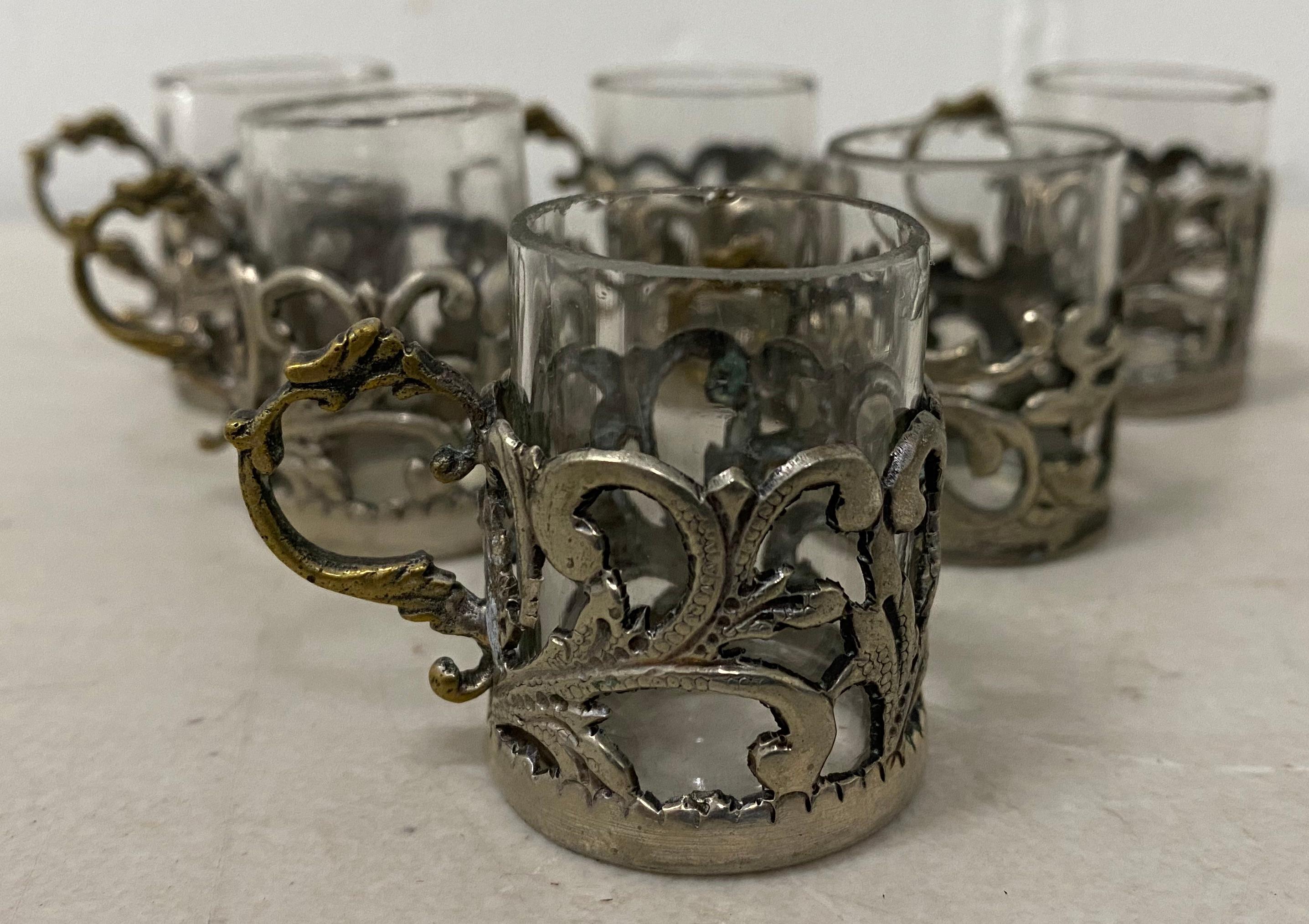 Fatto a mano Portabicchieri in miniatura in argento sterling del XIX secolo con inserti in vetro in vendita