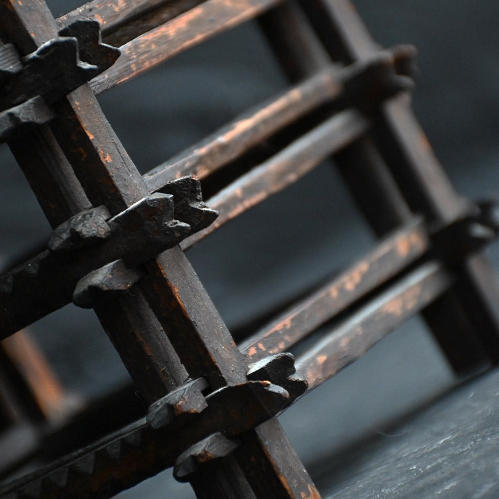 19th century miniature tramp art chair model For Sale 3