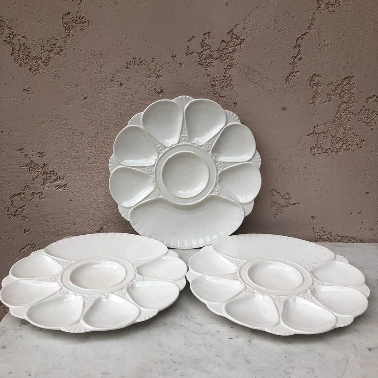 19th Century Minton White Majolica Oyster Plate In Good Condition For Sale In Austin, TX