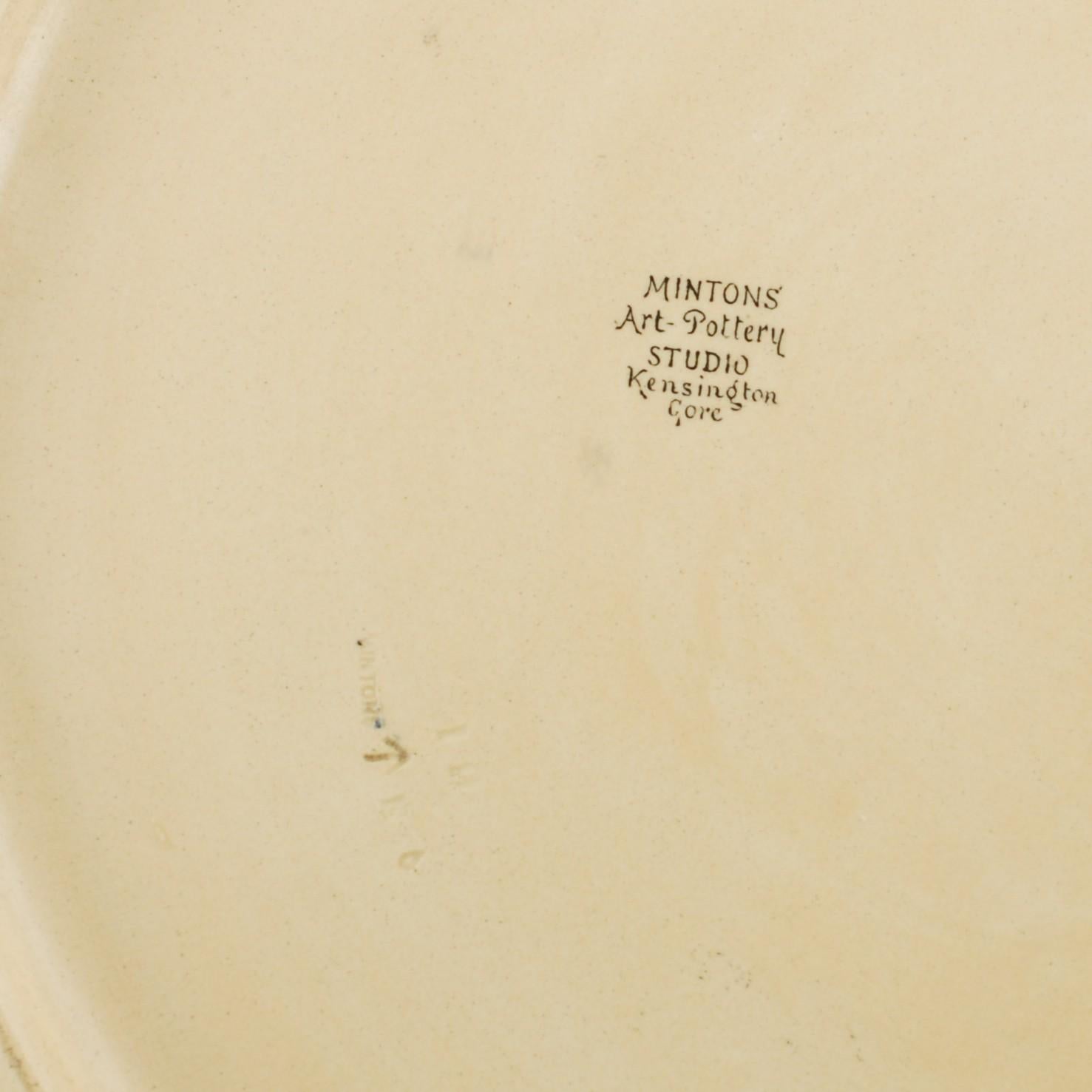 Cargador pintado a mano del siglo XIX Minton's Art Pottery Studio Kensington Gore en venta 6