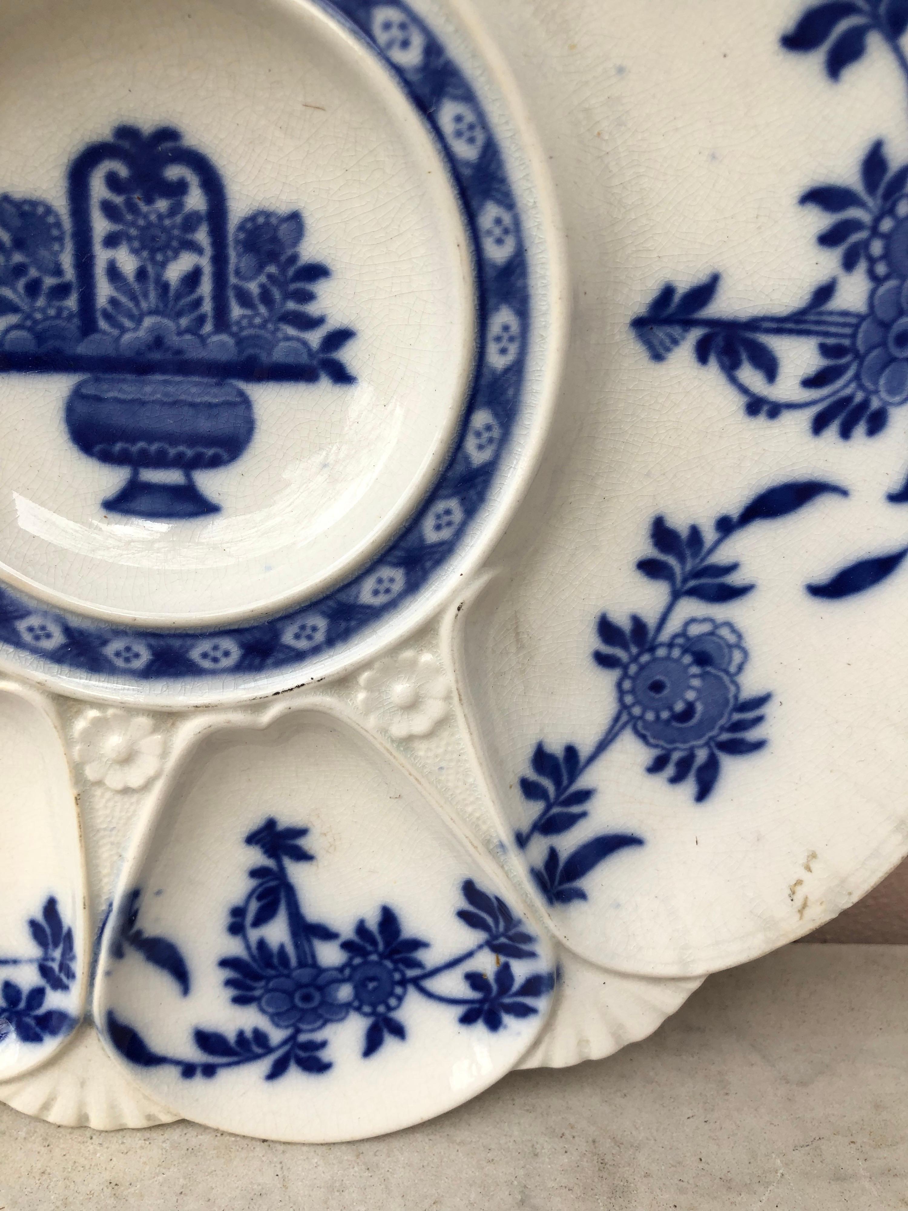 19th Century Minton's China Delft Blue and White Oyster Plate In Good Condition In Austin, TX