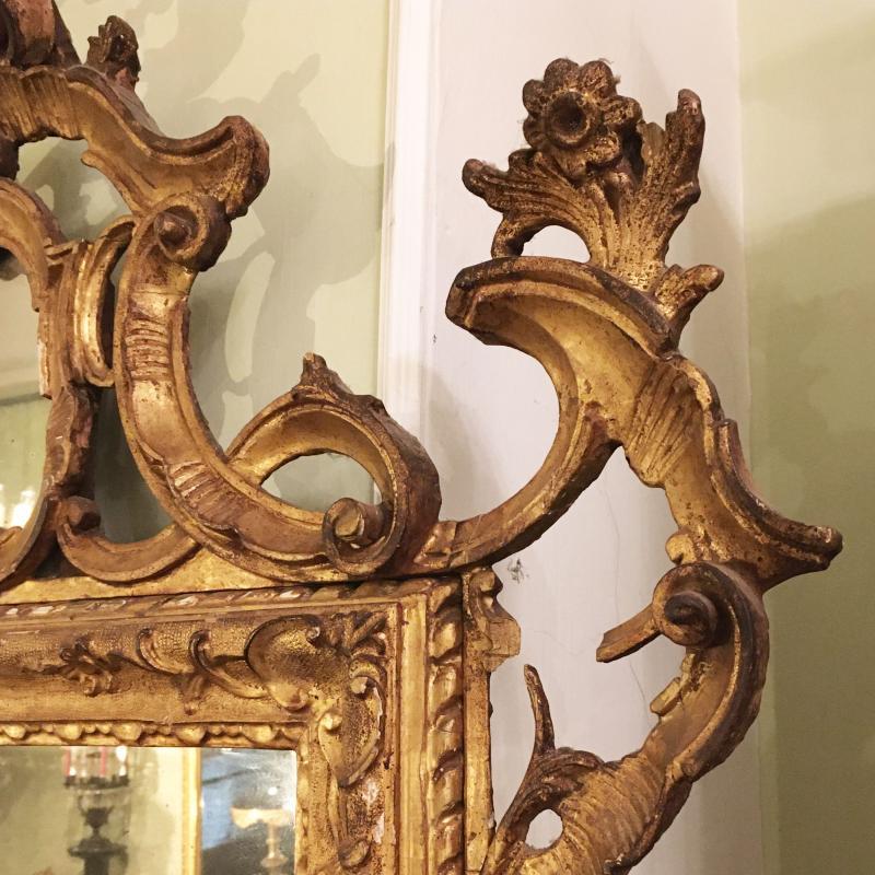 italien Miroir en bois doré du 19ème siècle en vente