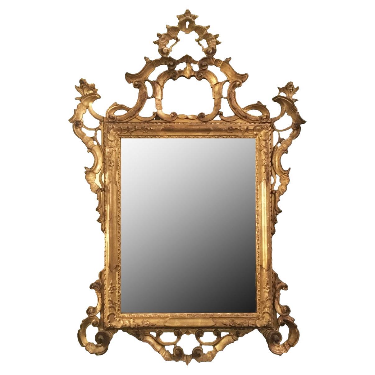 Miroir en bois doré du 19ème siècle en vente