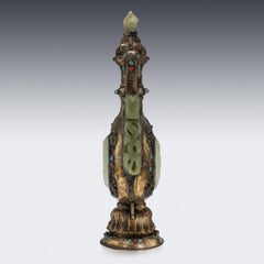 Grande bicchiere in metallo dorato, giada e pietre dure in stile mongolo del XIX secolo, 1890 ca.