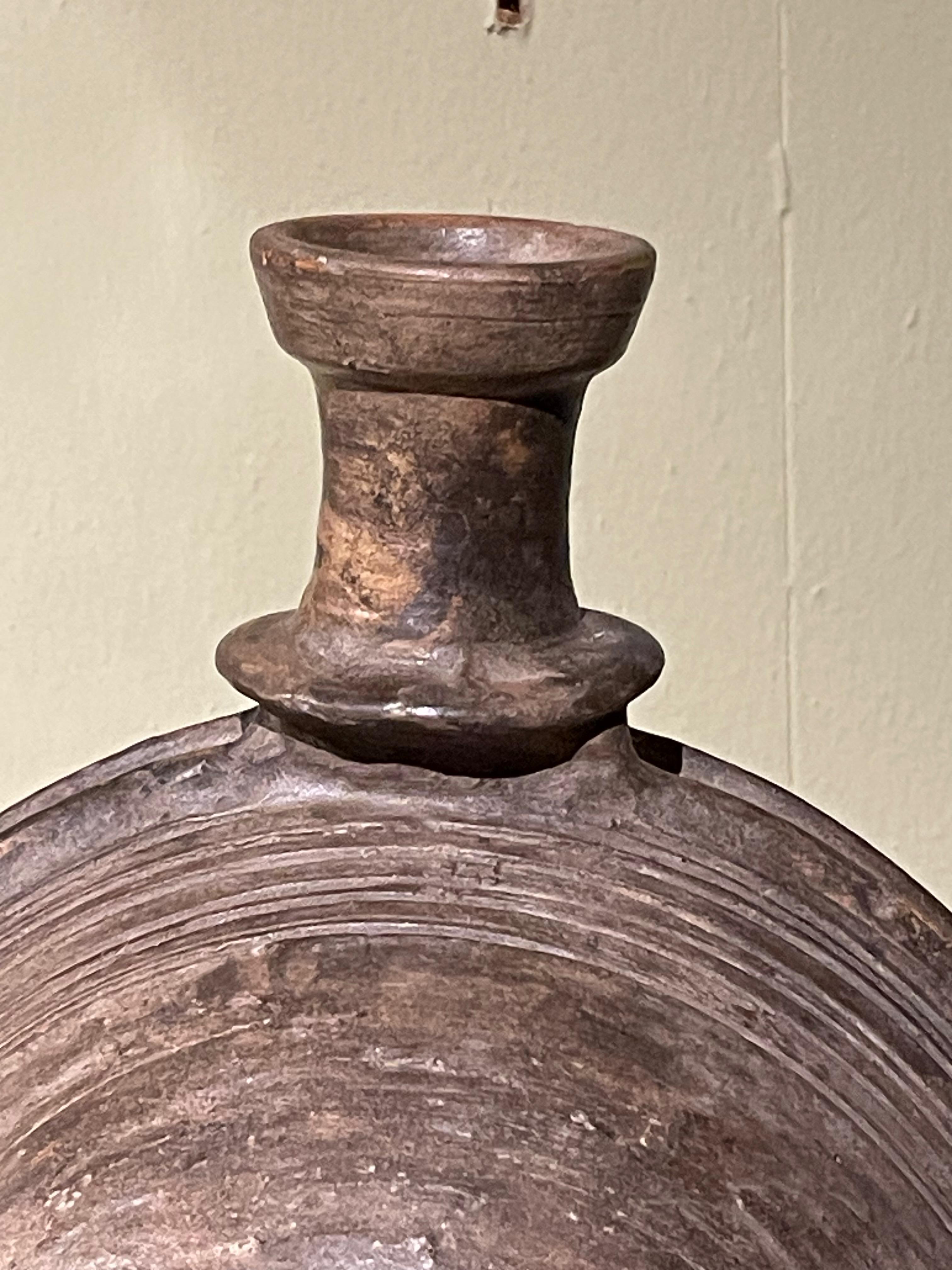 Vaso di legno mongolo del XIX secolo su supporto, Mongolia in vendita 5