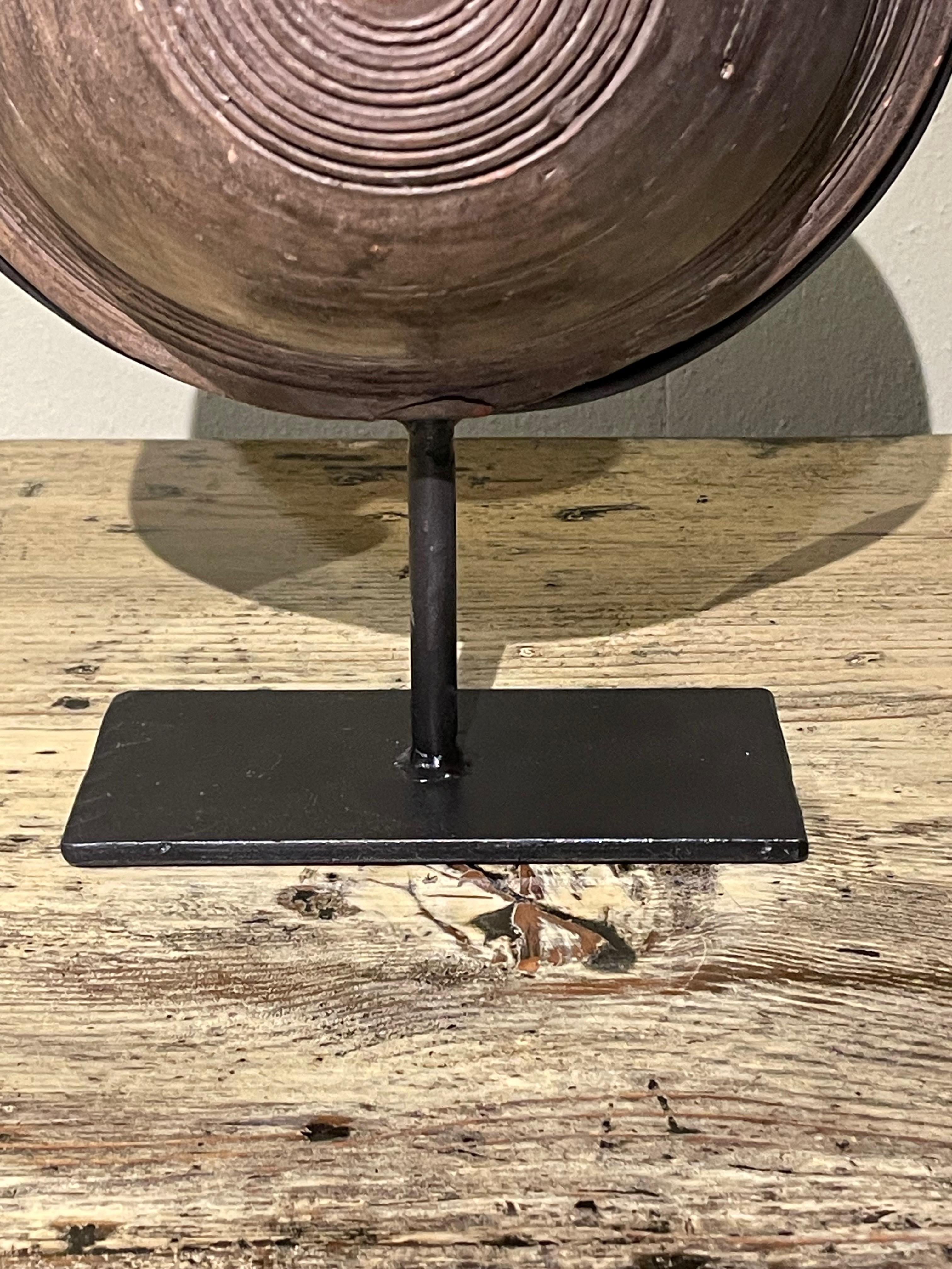 Vaso di legno mongolo del XIX secolo su supporto, Mongolia in vendita 6