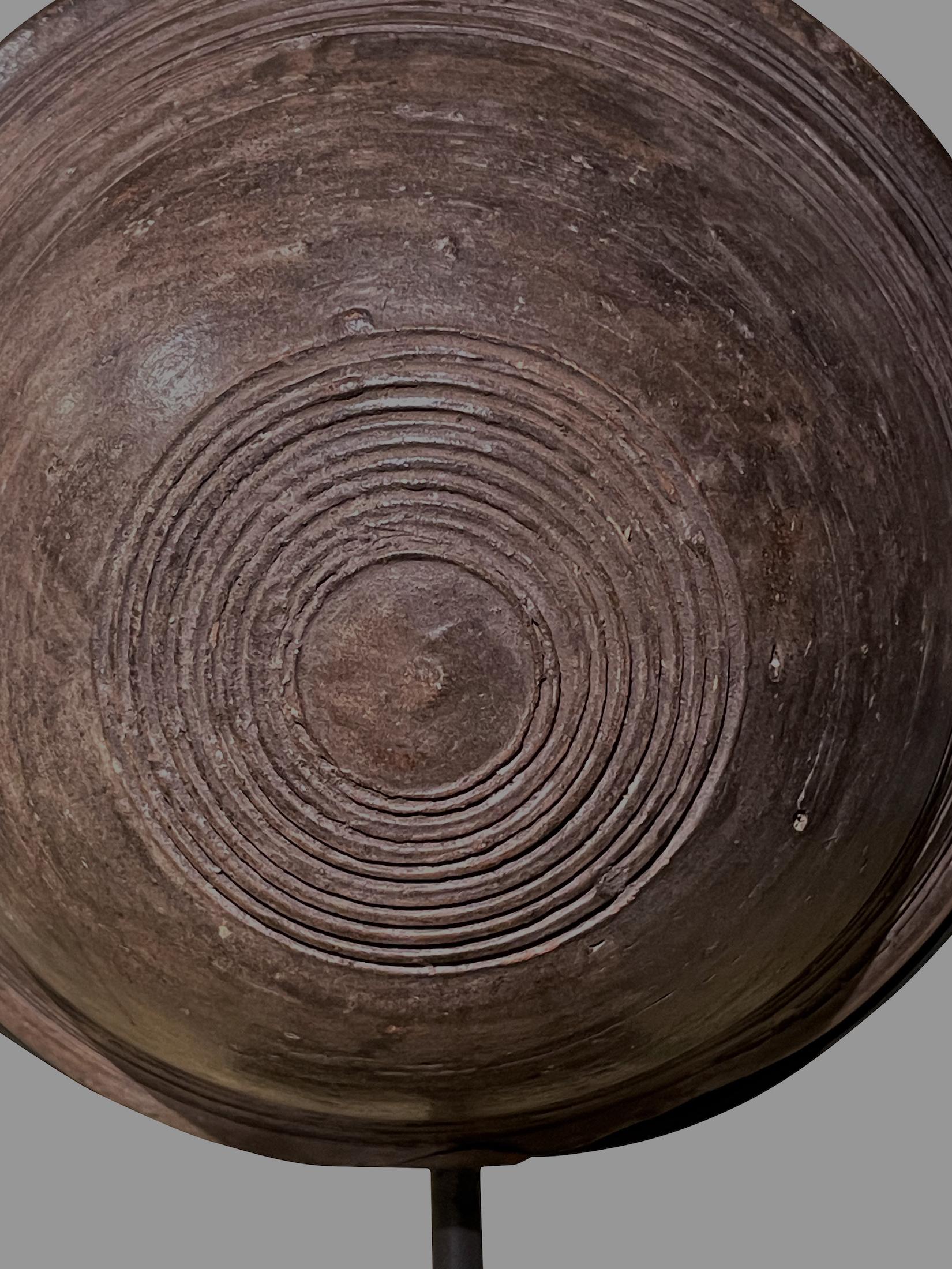 Vaso di legno mongolo del XIX secolo su supporto, Mongolia in vendita 7