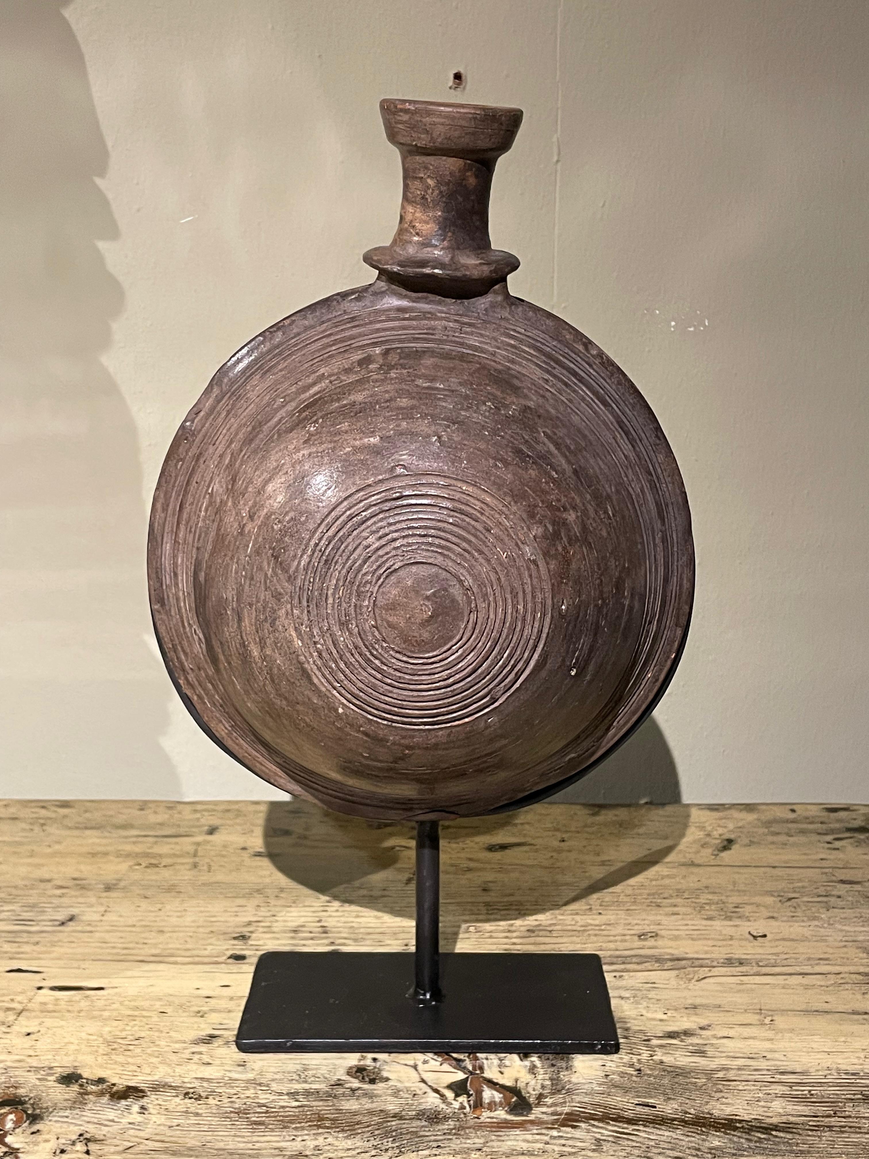 Vaso di legno mongolo del XIX secolo su supporto, Mongolia in vendita 3