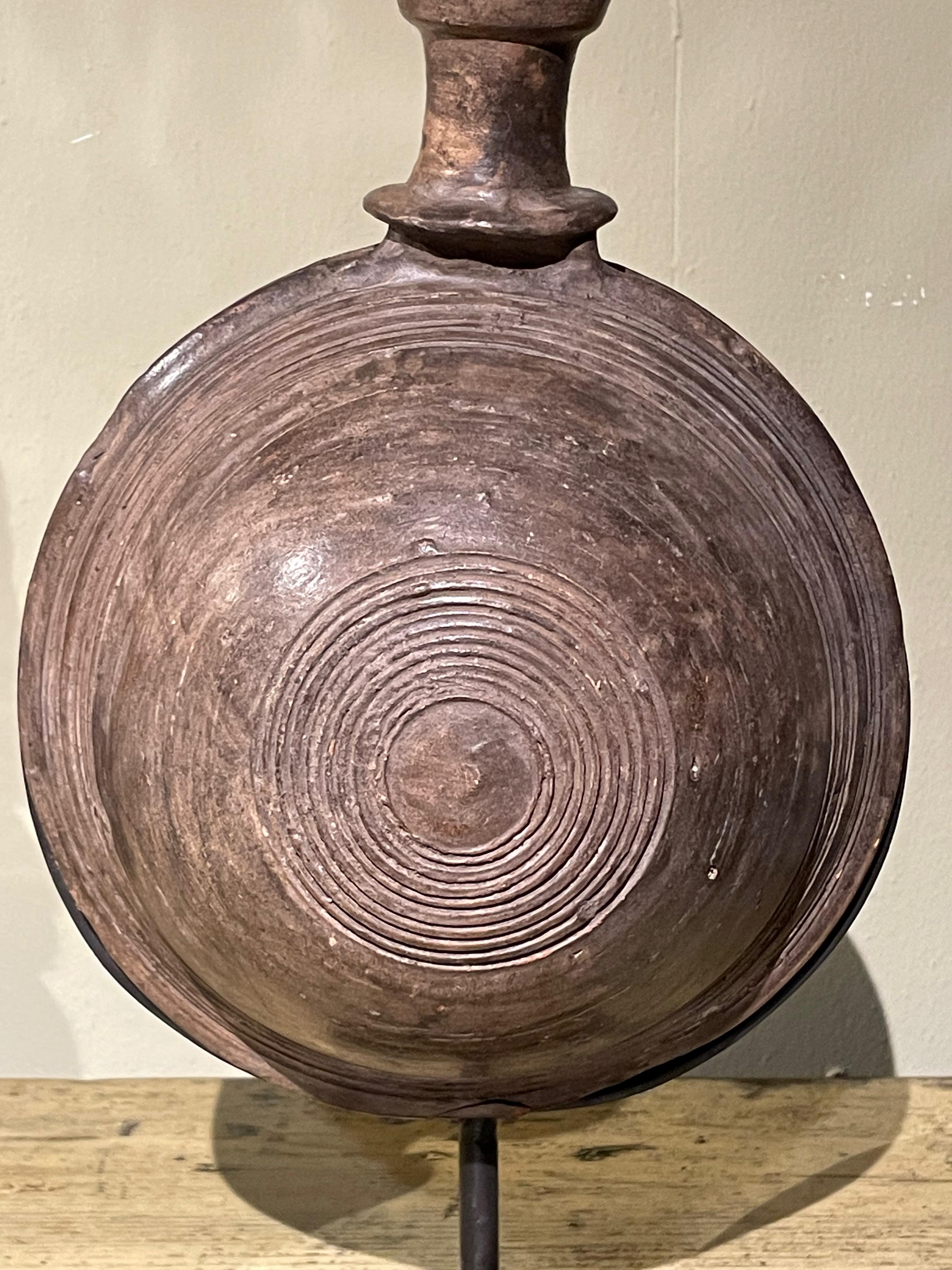 Vaso di legno mongolo del XIX secolo su supporto, Mongolia in vendita 4