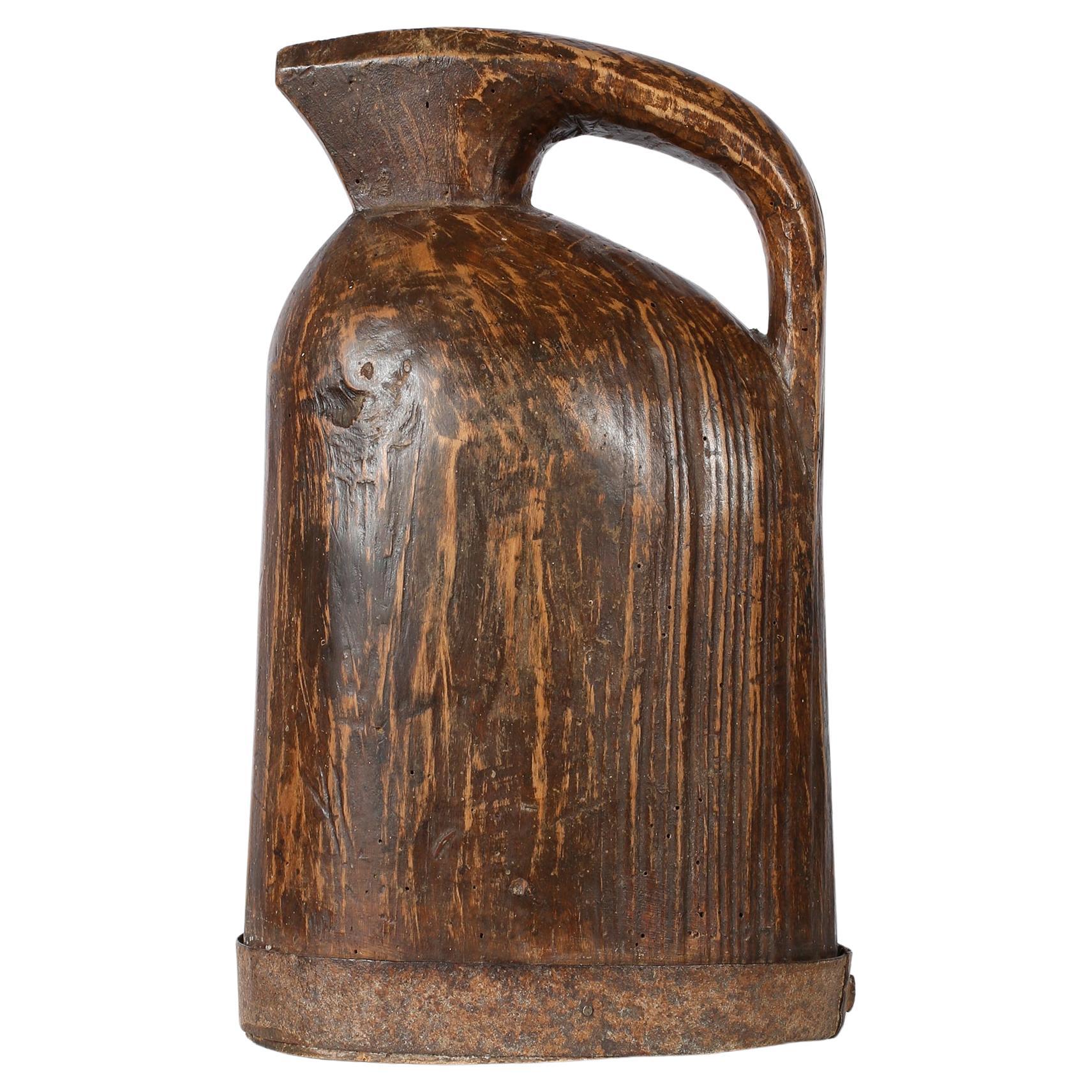 Jarra de arte popular francés monóxilo de Auvernia del siglo XIX en venta