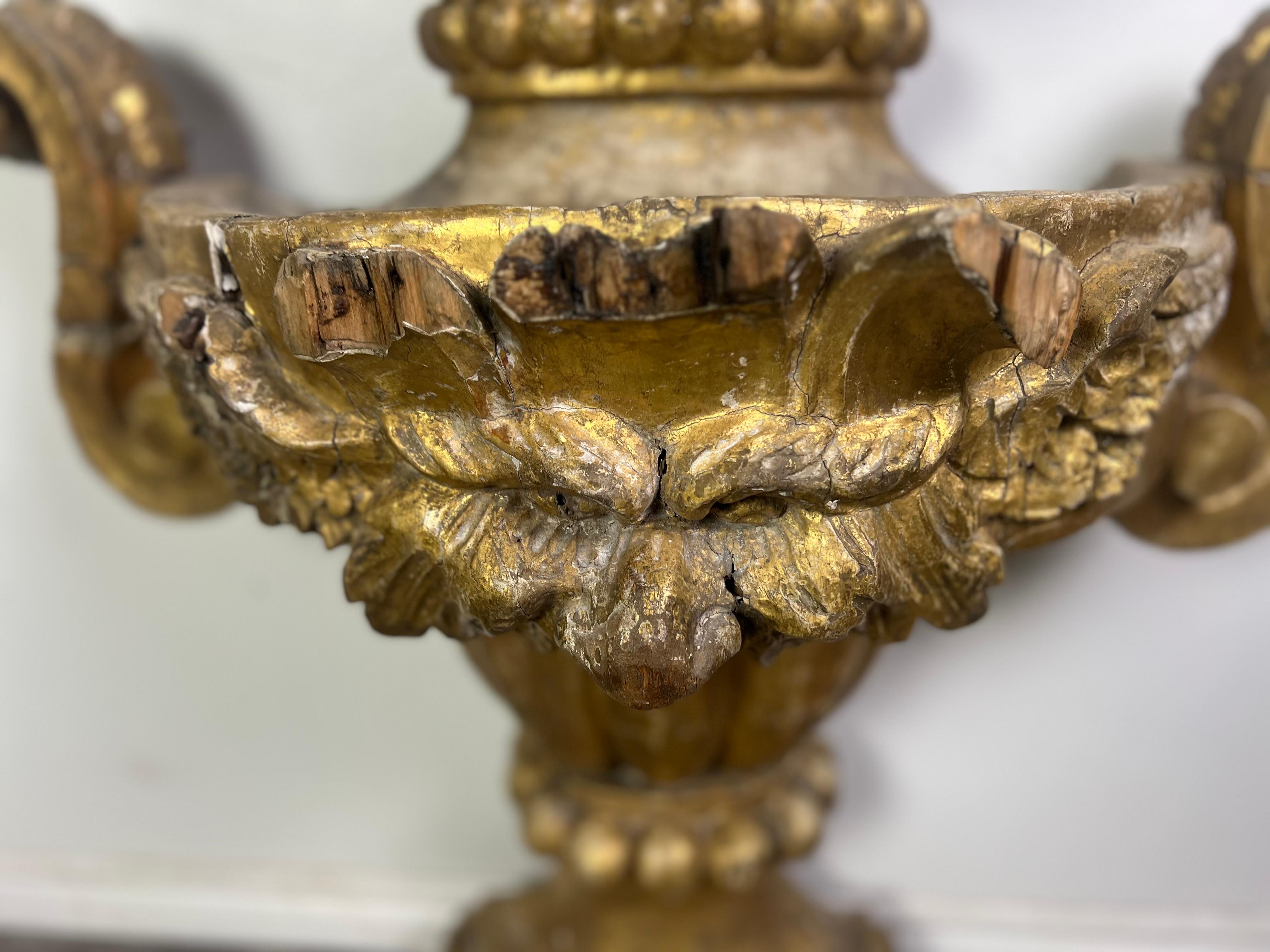 19th Century Monumental Italian Giltwood Urn In Distressed Condition For Sale In Los Angeles, CA