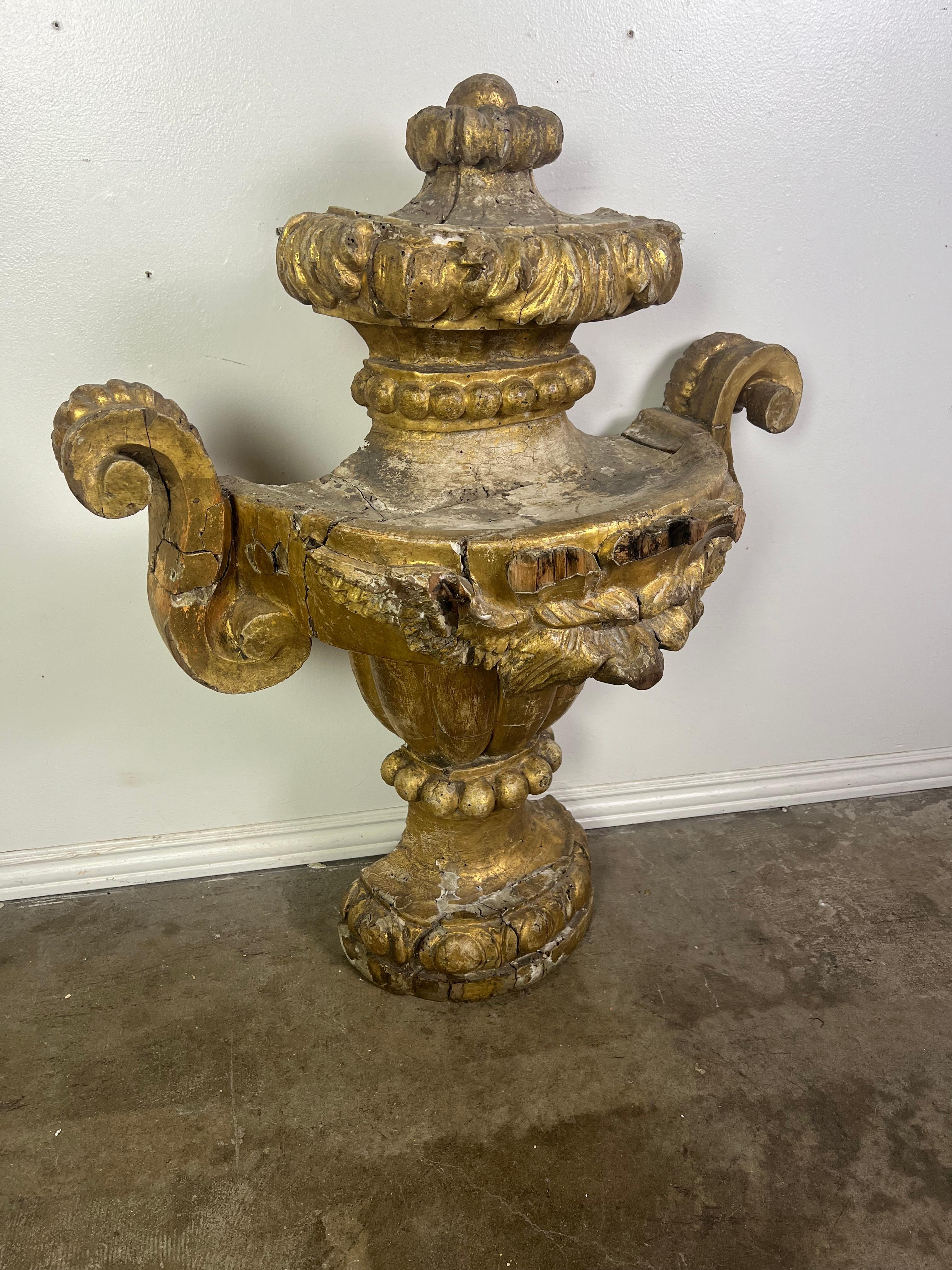 19th Century Monumental Italian Giltwood Urn For Sale 4