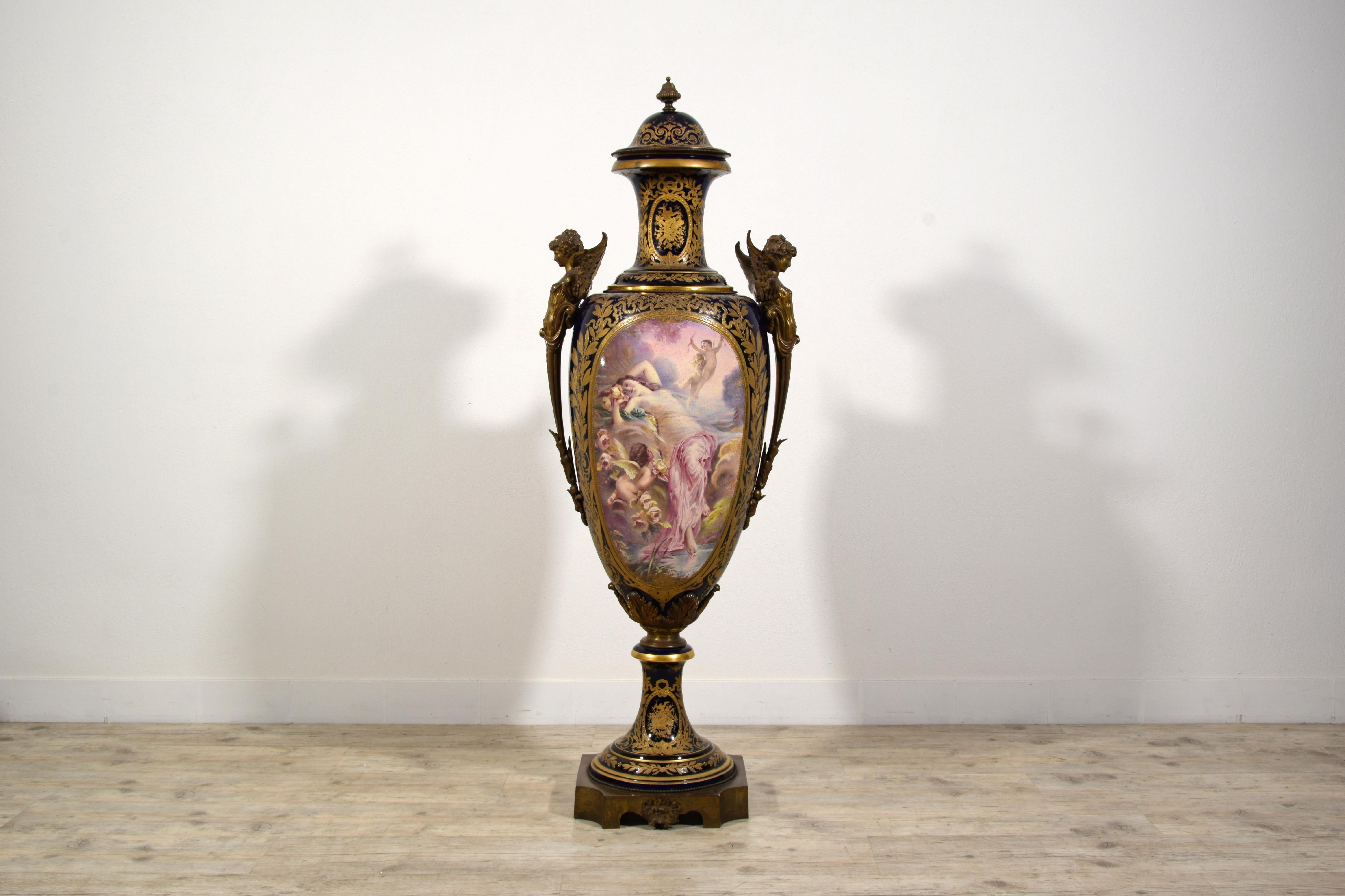 XIX secolo, Vaso monumentale in porcellana policroma in stile Sèvres in vendita 4