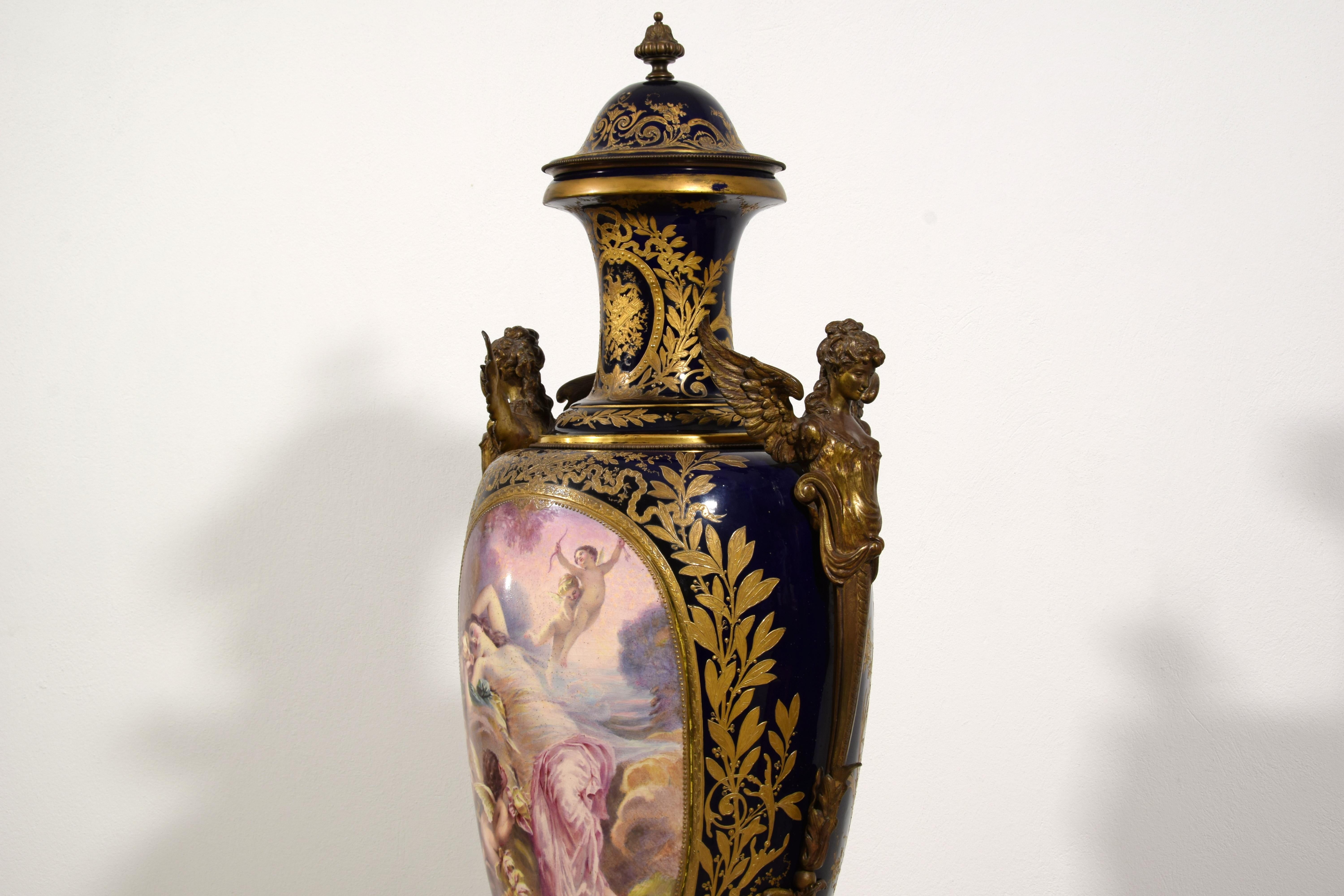 XIX secolo, Vaso monumentale in porcellana policroma in stile Sèvres in vendita 7