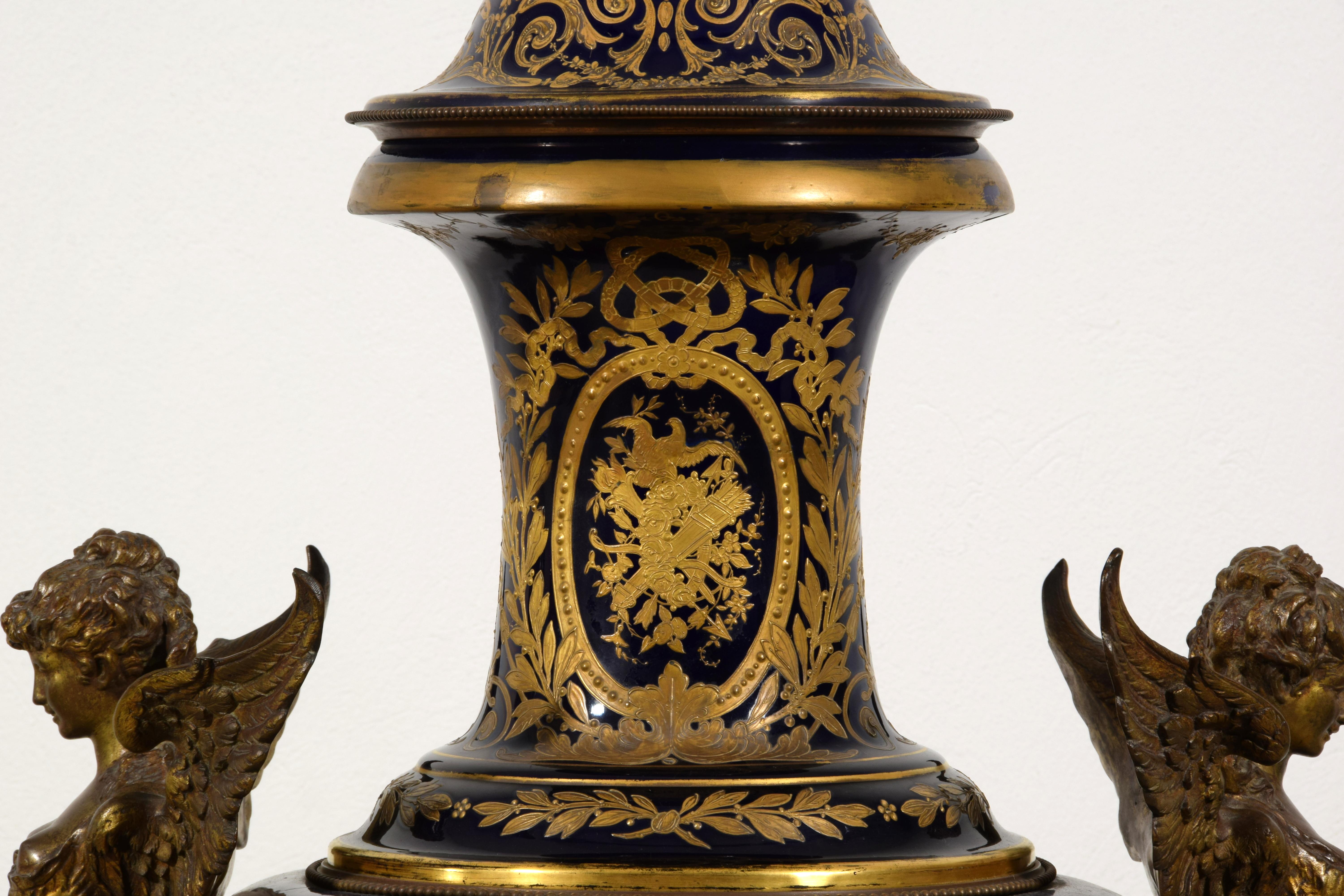 XIX secolo, Vaso monumentale in porcellana policroma in stile Sèvres in vendita 11