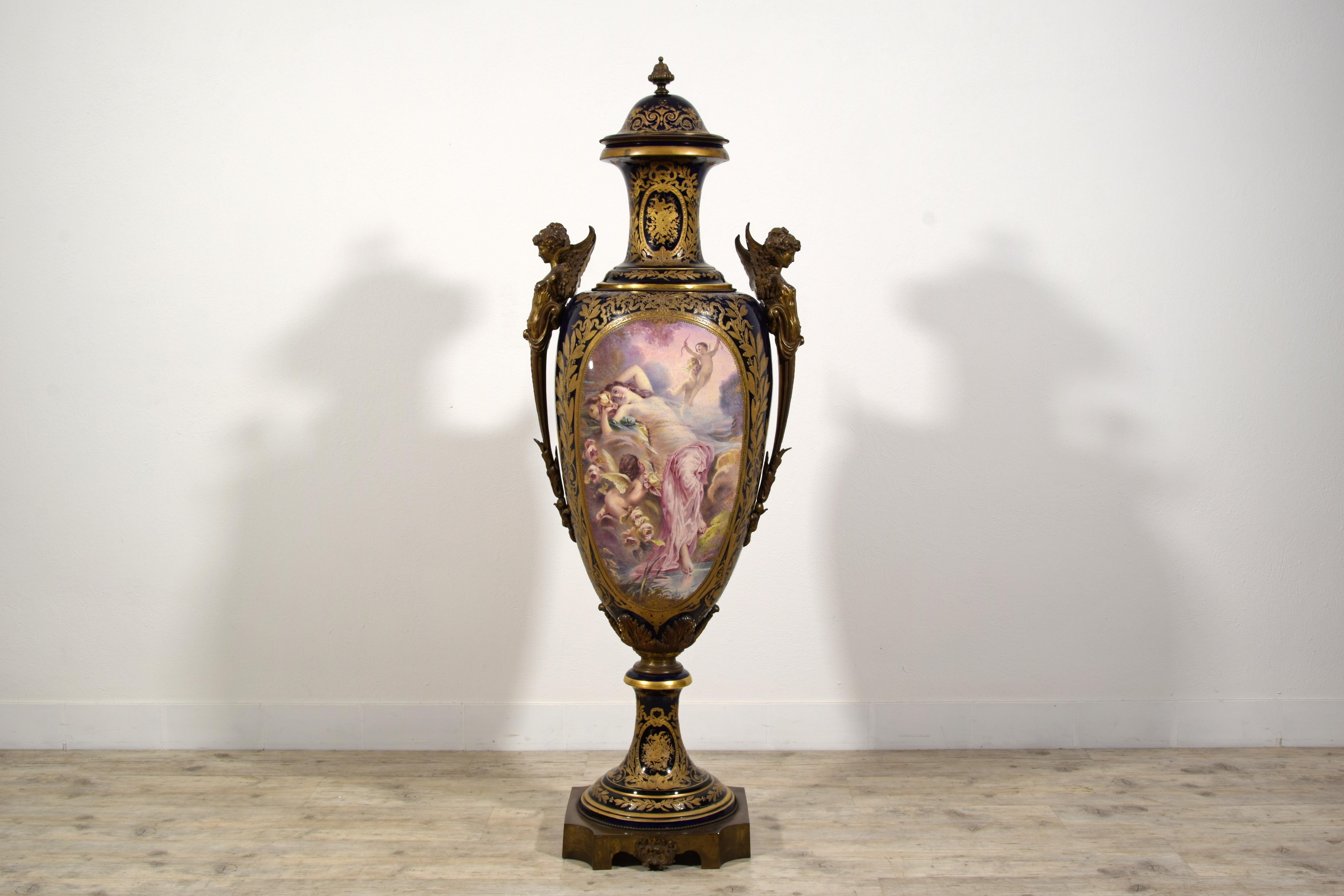 XIX secolo, Vaso monumentale in porcellana policroma in stile Sèvres in vendita 14