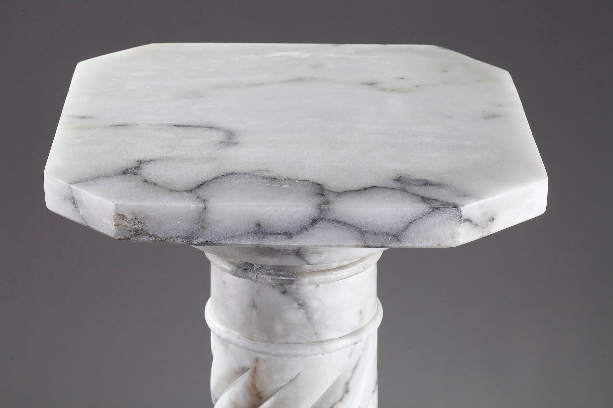 19th Century Monumental White Marble Column Pedestal Stand In Good Condition In Paris, FR