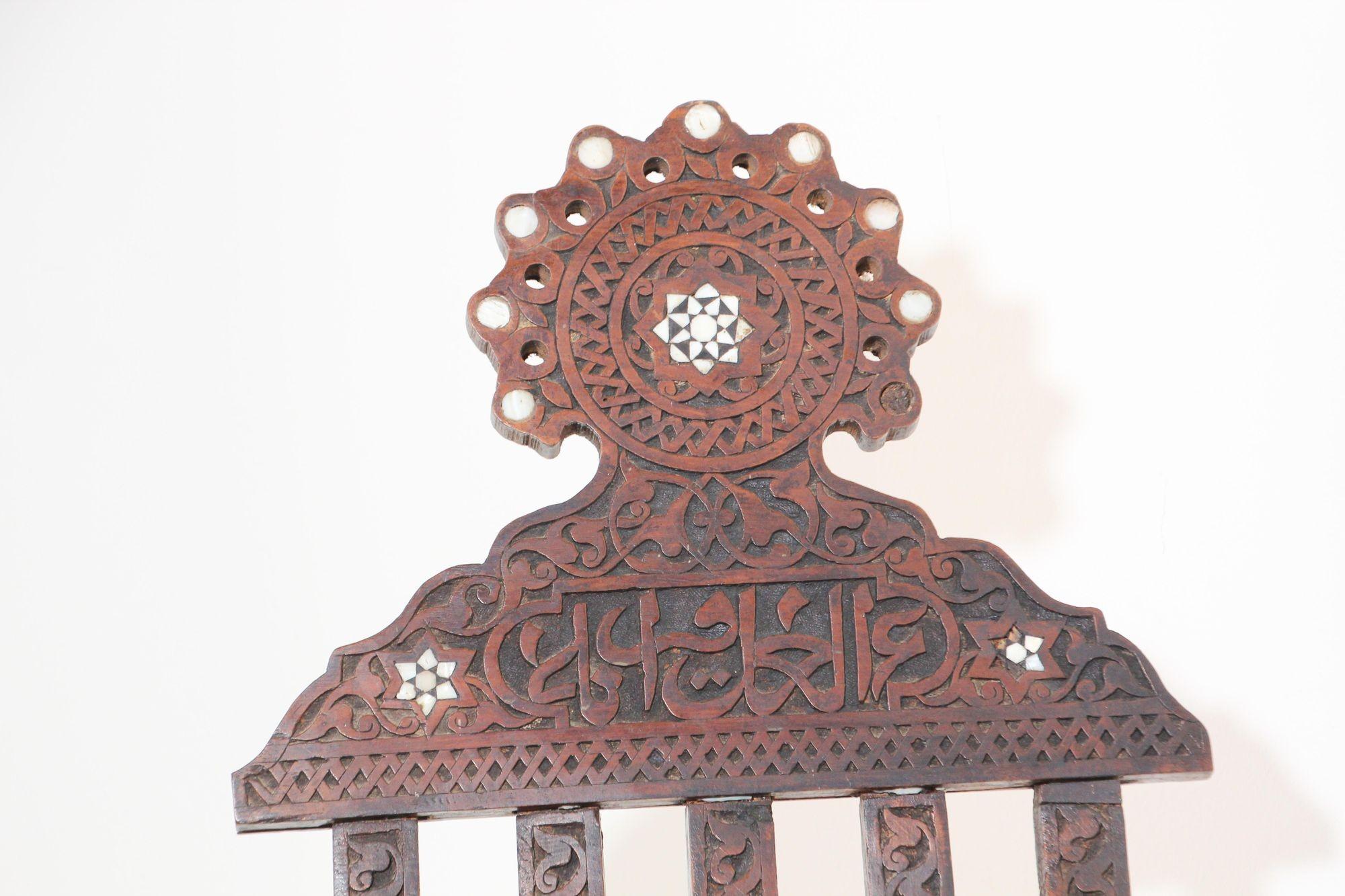 Moorish Egyptianischer Perlen-Intarsien-Klappstuhl aus dem 19. Jahrhundert (Holz) im Angebot