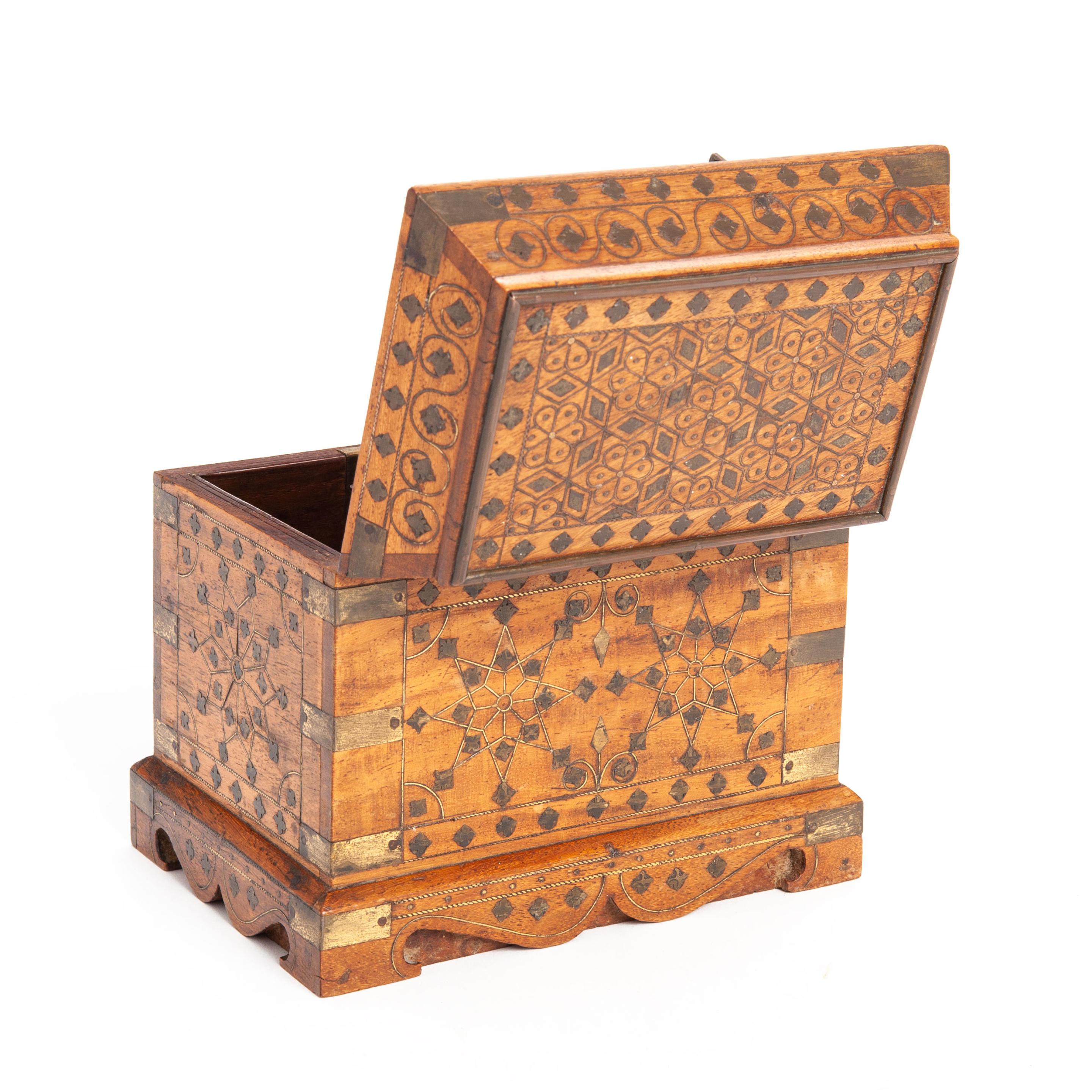19th Century Moorish Inlaid Tea Caddy  In Good Condition For Sale In Arundel, GB