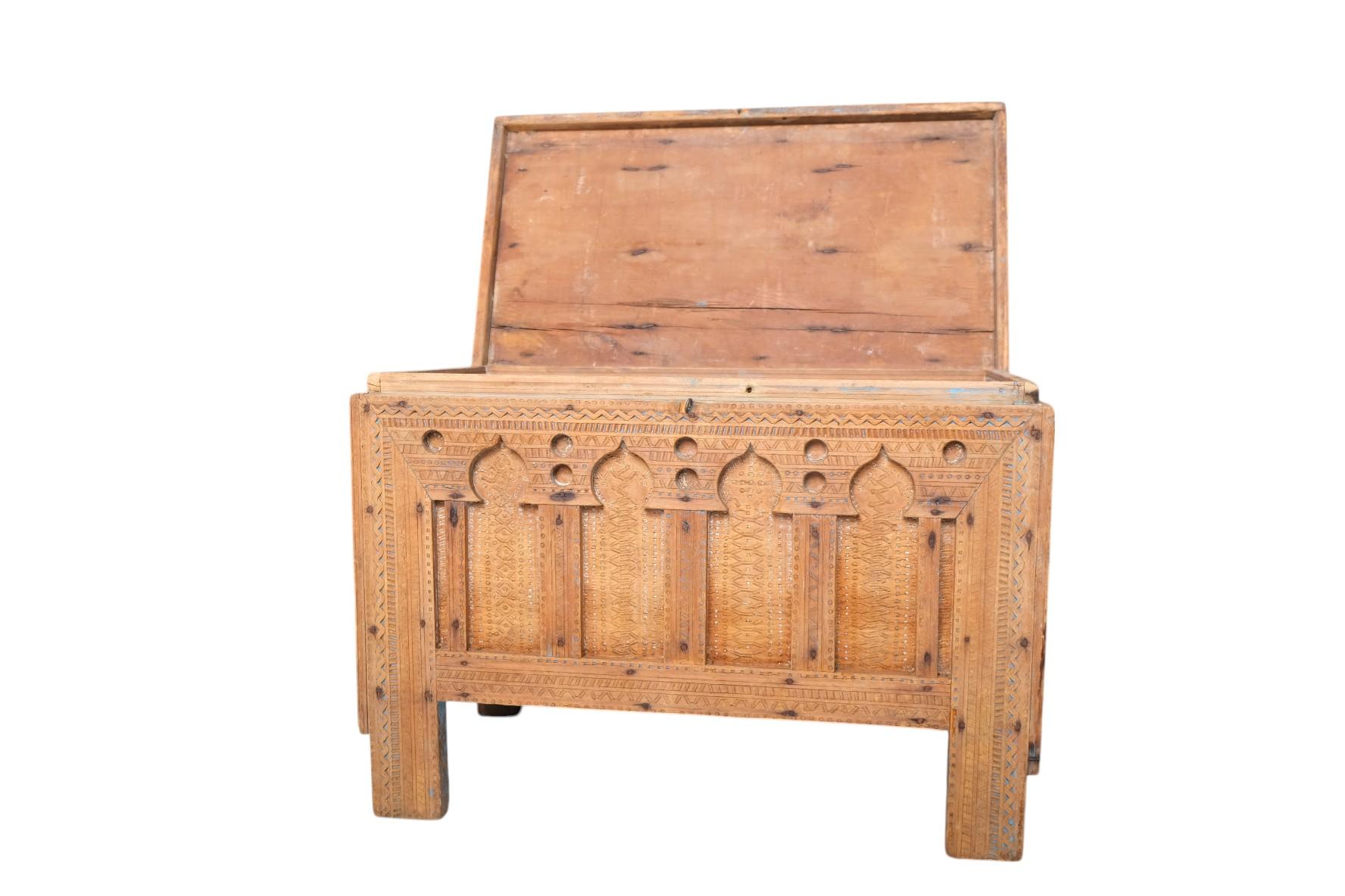 19th Century Moroccan Cedarwood Dowry Chest with Moorish Arches and Hand-Carved For Sale 1