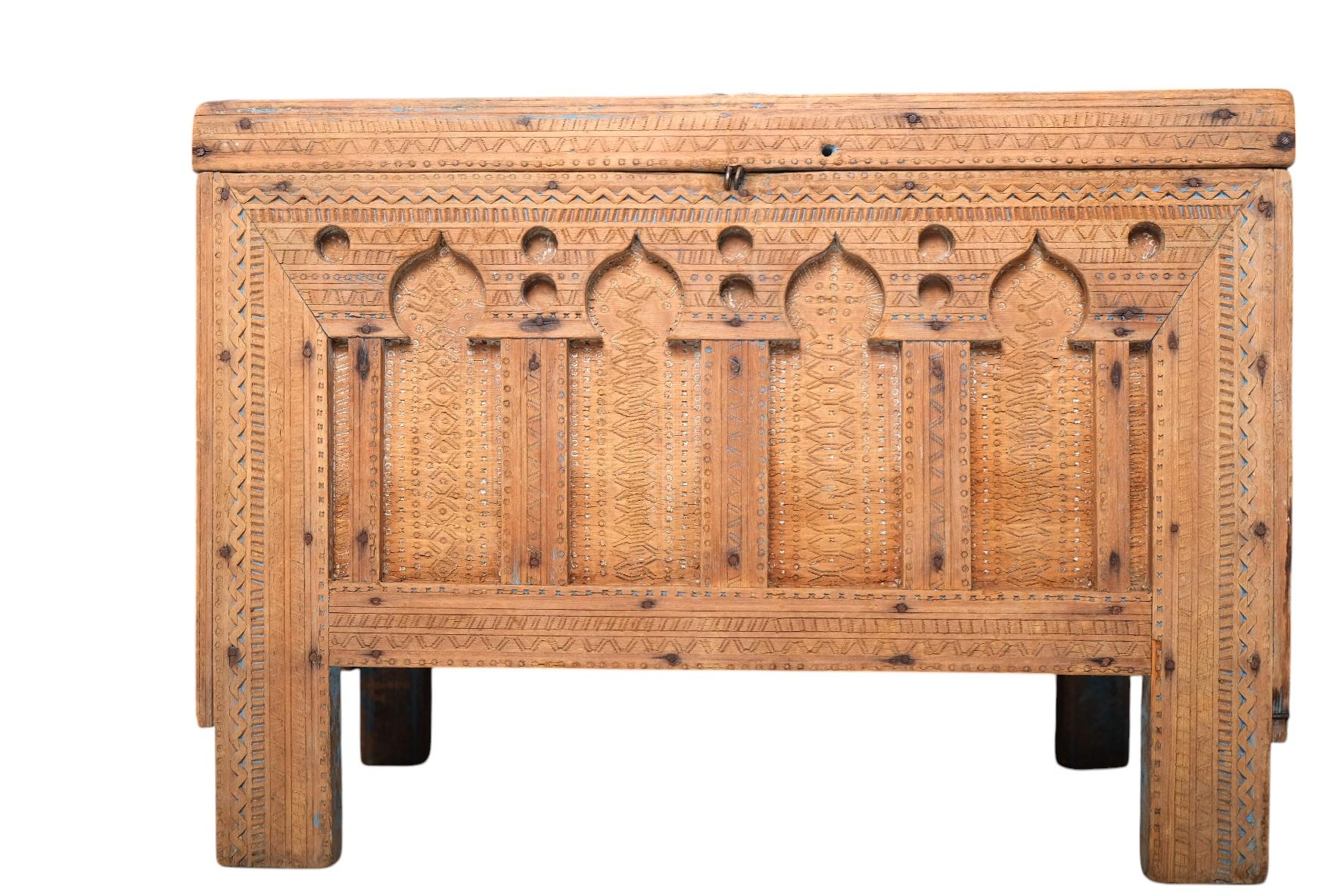 19th Century Moroccan Cedarwood Dowry Chest with Moorish Arches and Hand-Carved For Sale 2