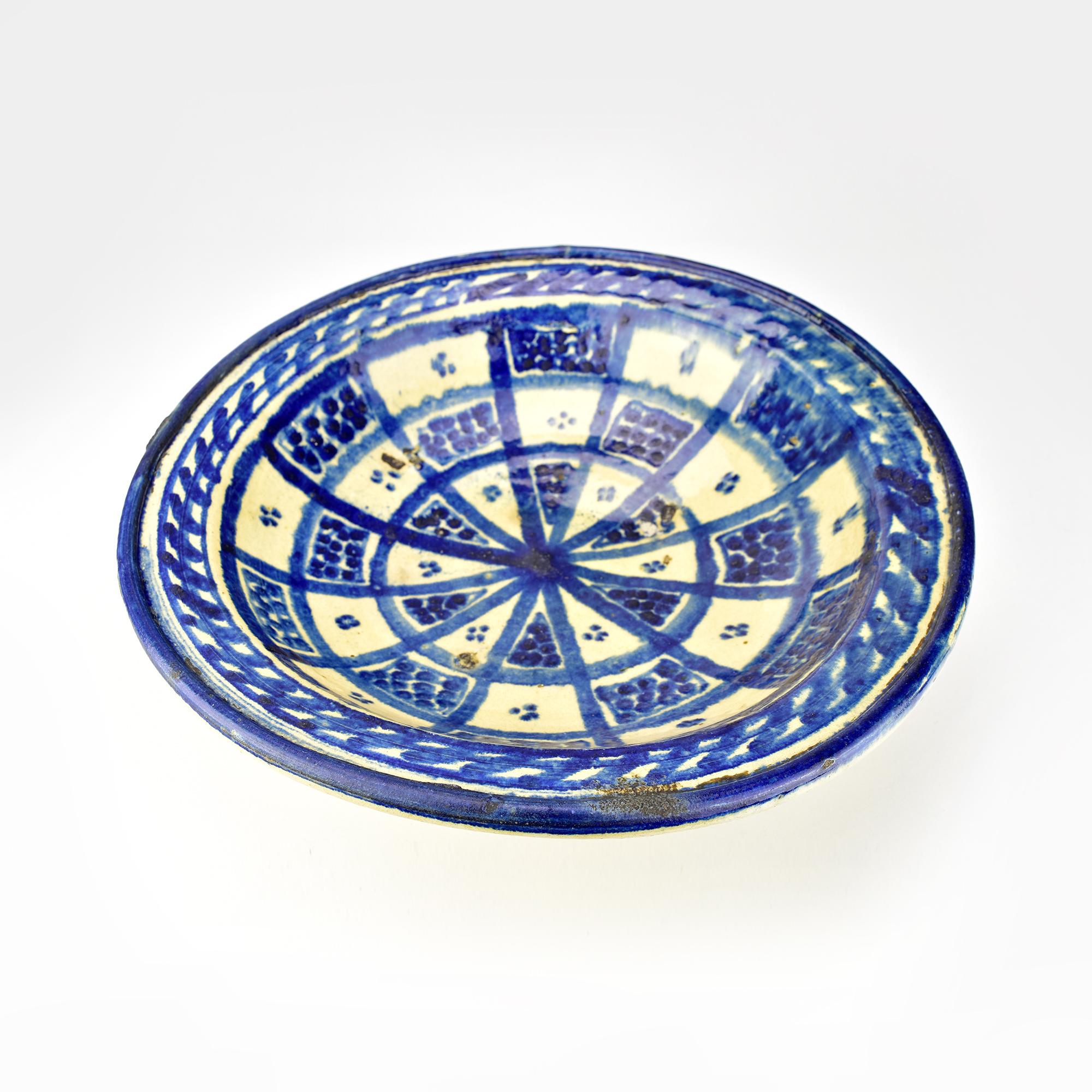 19th Century Moroccan Cobalt Blue Glazed Footed Ceramic Bowl from Fez In Good Condition For Sale In Bad Säckingen, DE