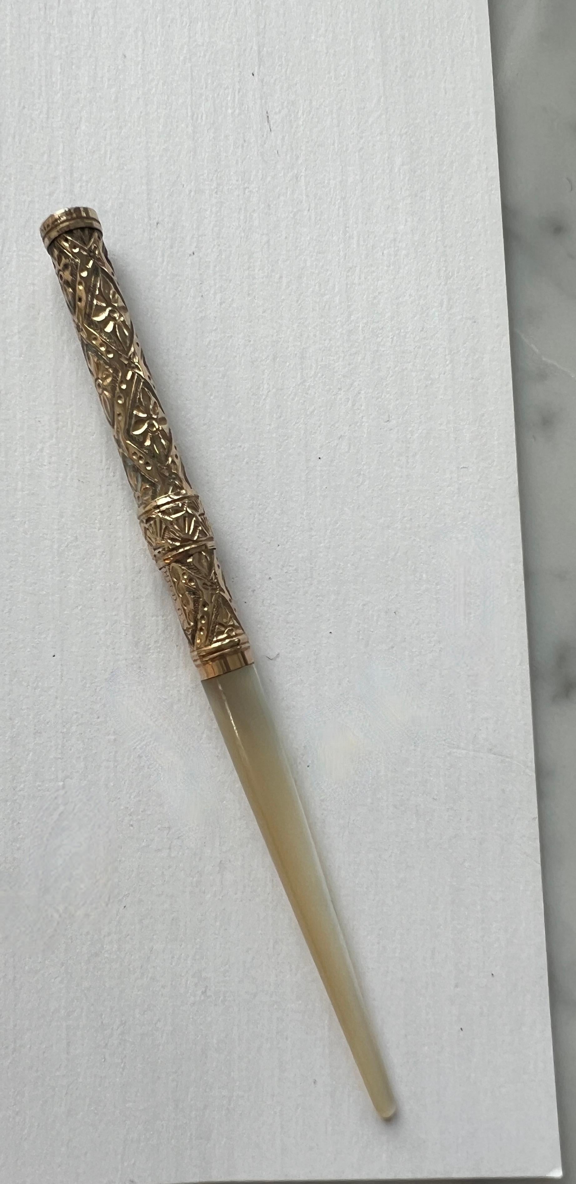 19th Century Mother of Pearl and Gold Filagree Handle Fountain Pen with 14k Tip For Sale 7