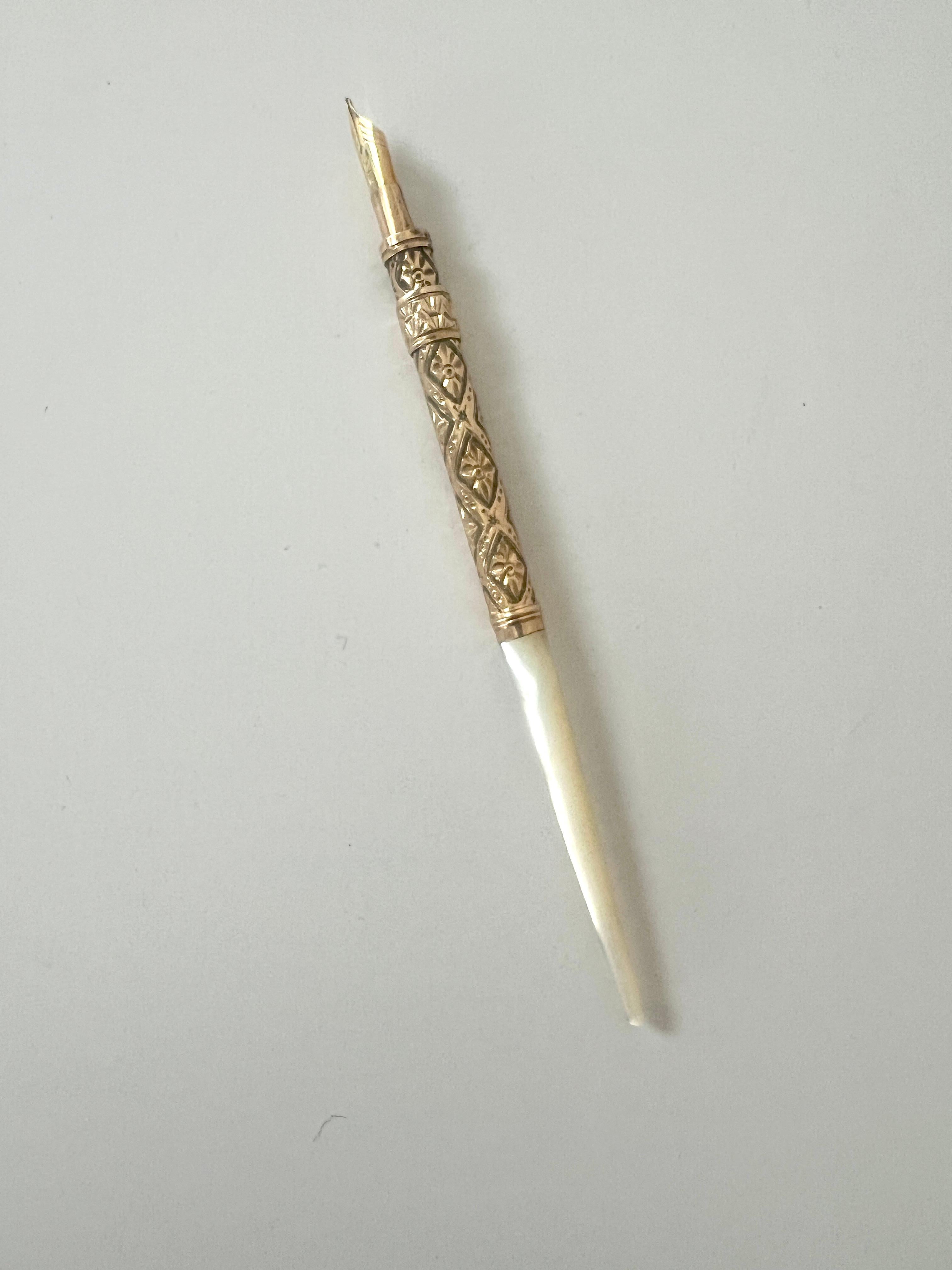 19th Century Mother of Pearl and Gold Filagree Handle Fountain Pen with 14k Tip In Good Condition For Sale In Los Angeles, CA