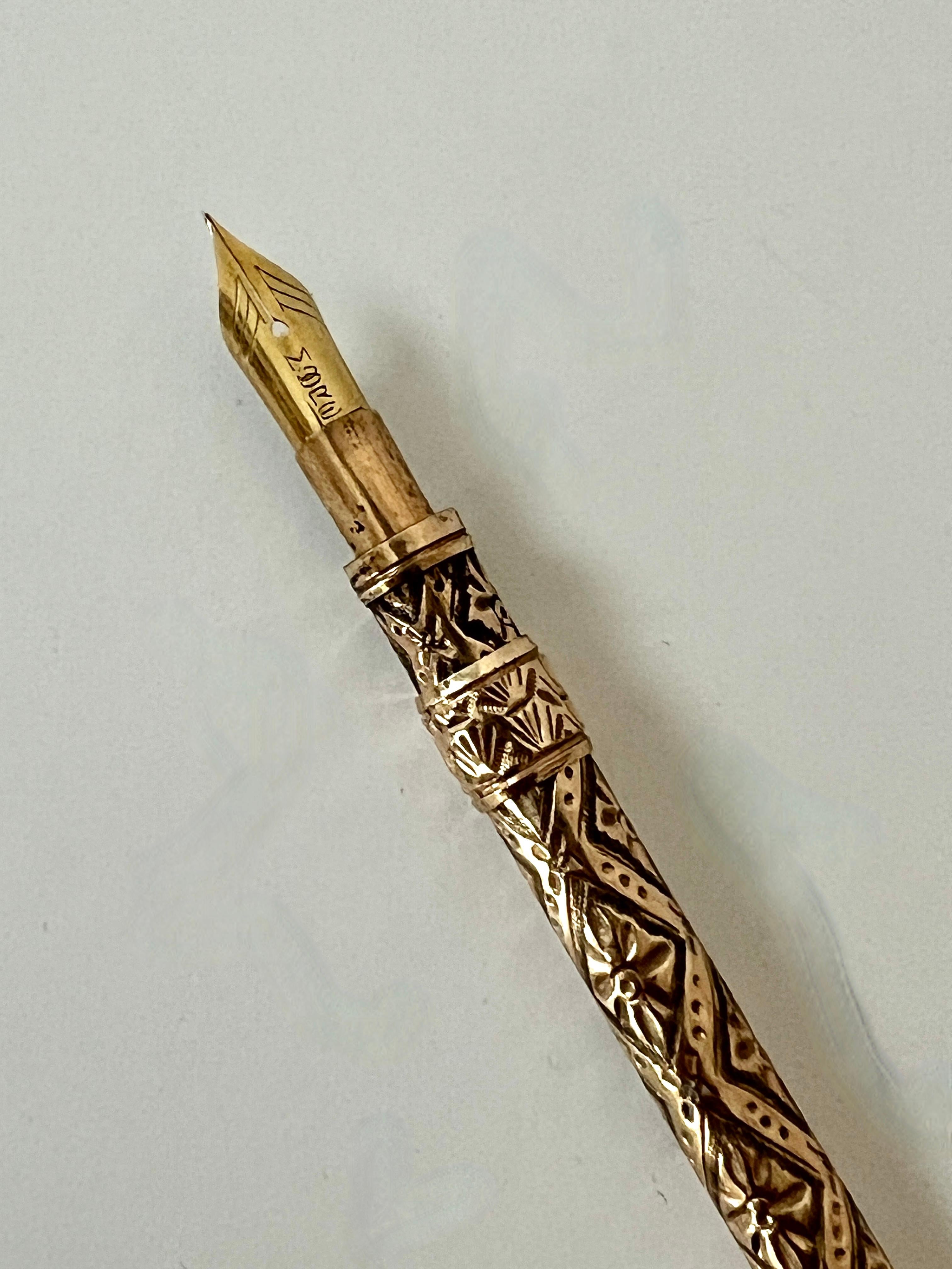 19th Century Mother of Pearl and Gold Filagree Handle Fountain Pen with 14k Tip For Sale 3