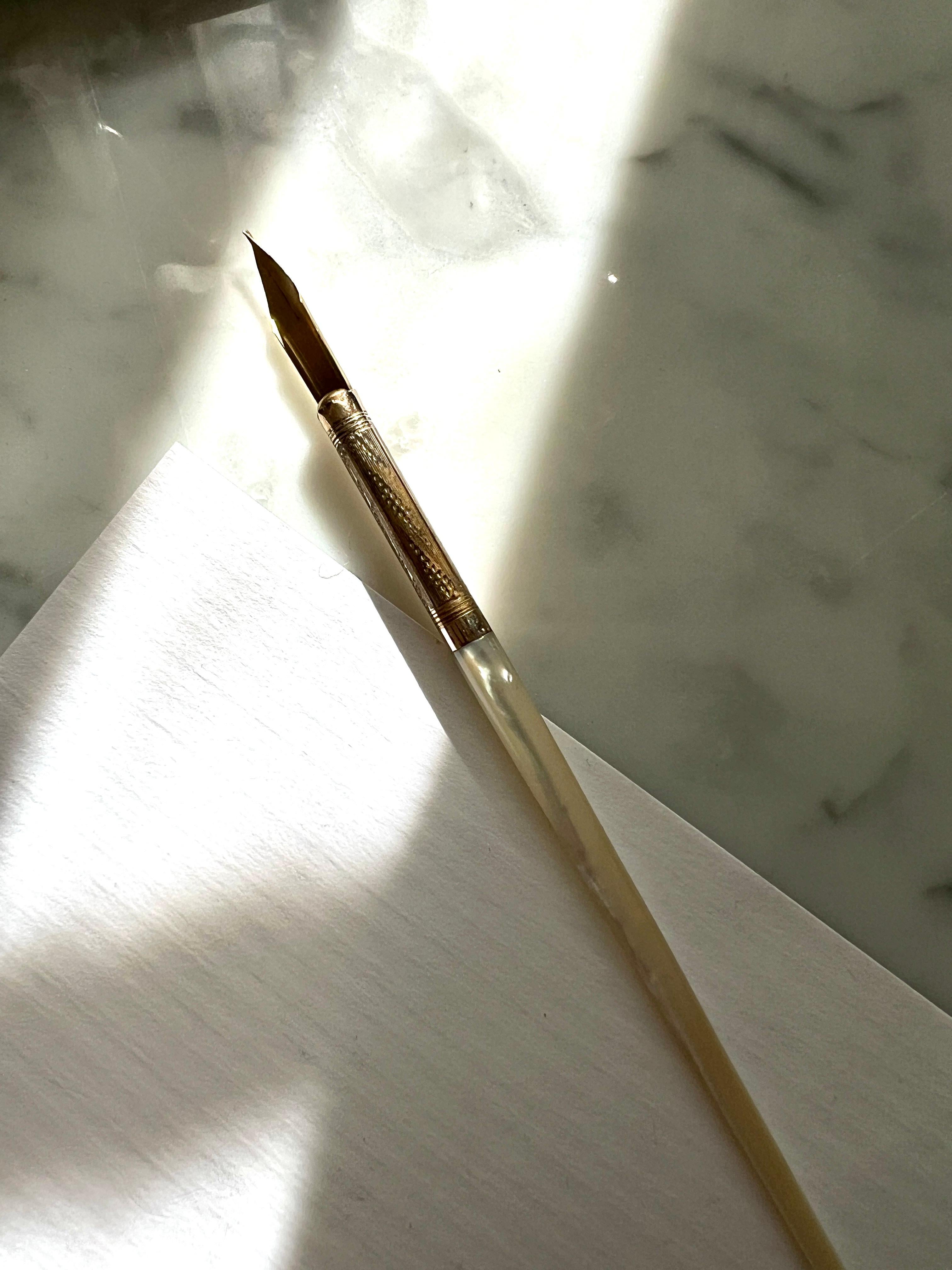 19th Century Mother of Pearl Handle Mabie Todd Fountain Pen with 14k Tip In Good Condition For Sale In Los Angeles, CA