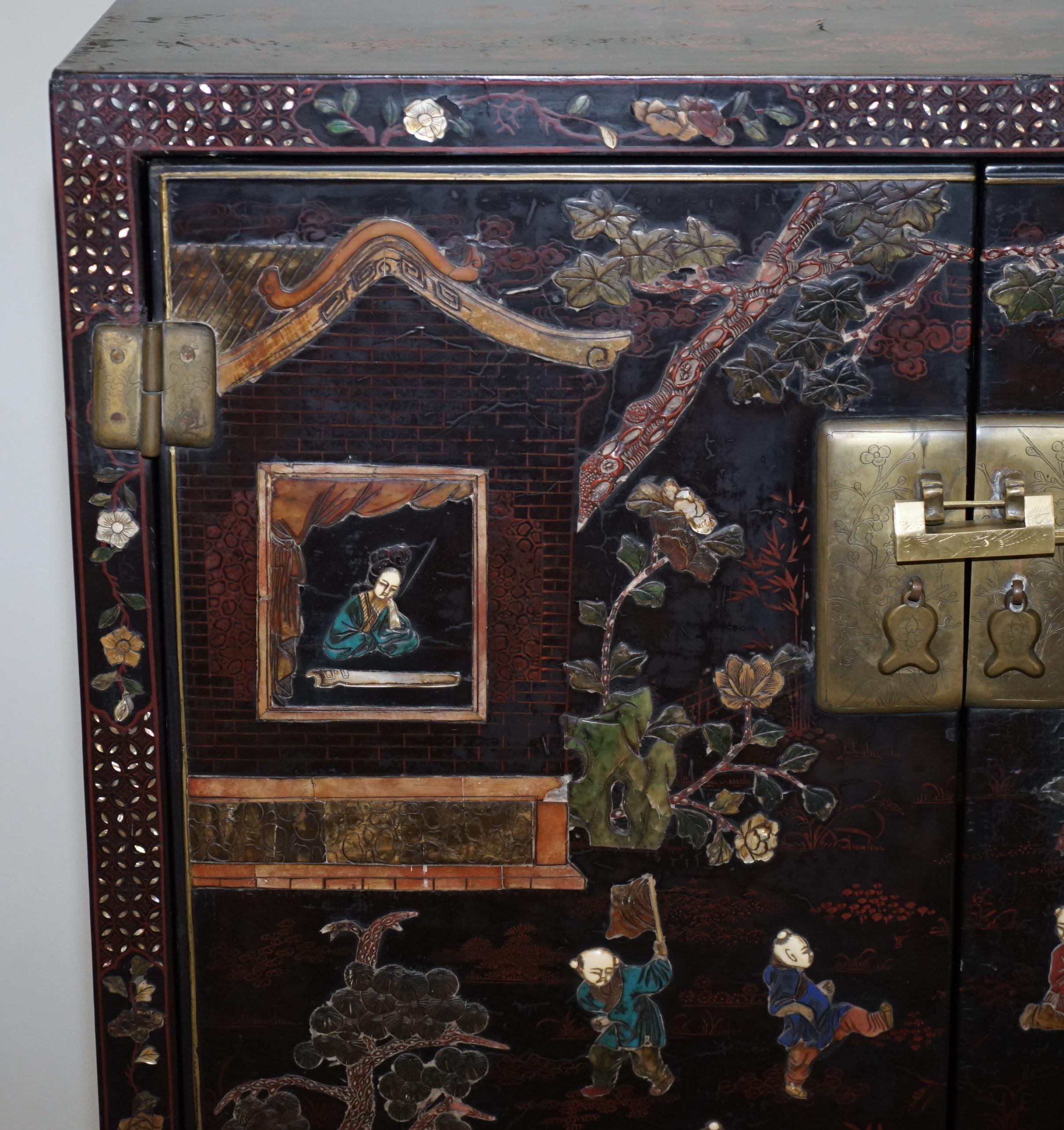 Wood 19th Century Mother of Pearl Inlaid Chinese Lacquer Brass Engraved Cabinet Chest