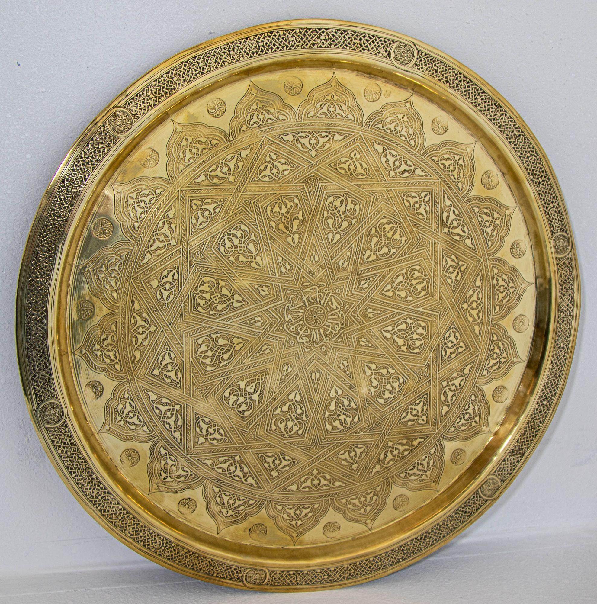 19ème siècle Mughal Indo Persian Fine Antique Brass Round Tray 17 in en vente 2