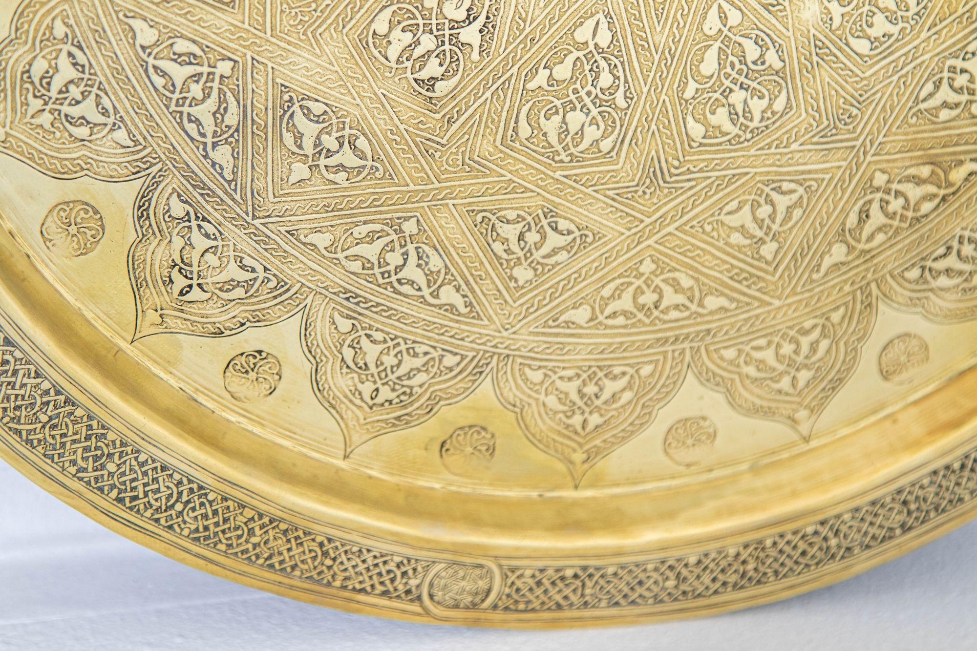19th Century Mughal Indo Persian Fine Antique Brass Round Tray 17 in For Sale 7