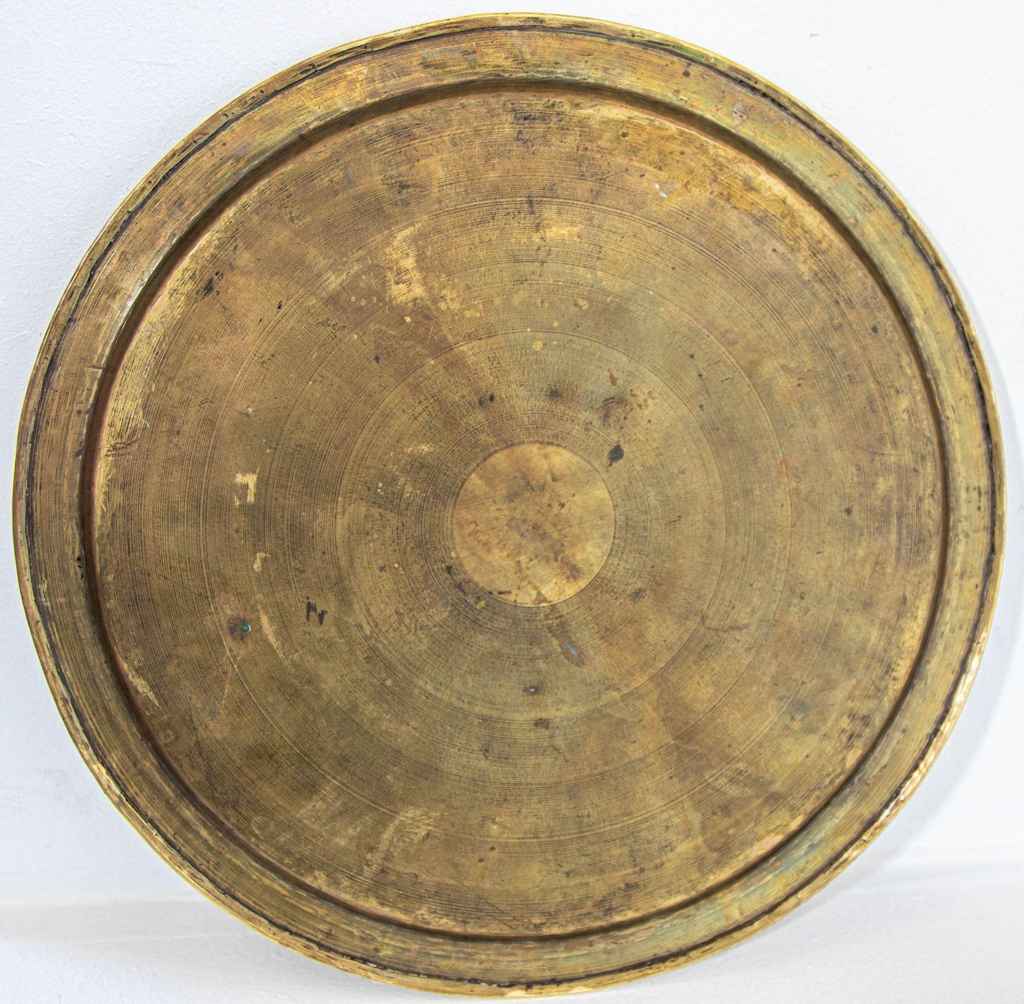 19th Century Mughal Indo Persian Fine Antique Brass Round Tray 17 in For Sale 8