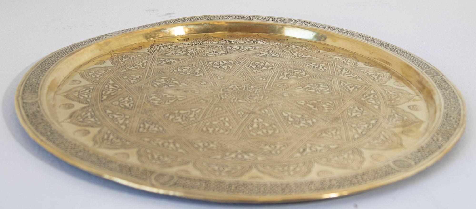 19ème siècle Mughal Indo Persian Fine Antique Brass Round Tray 17 in en vente 7