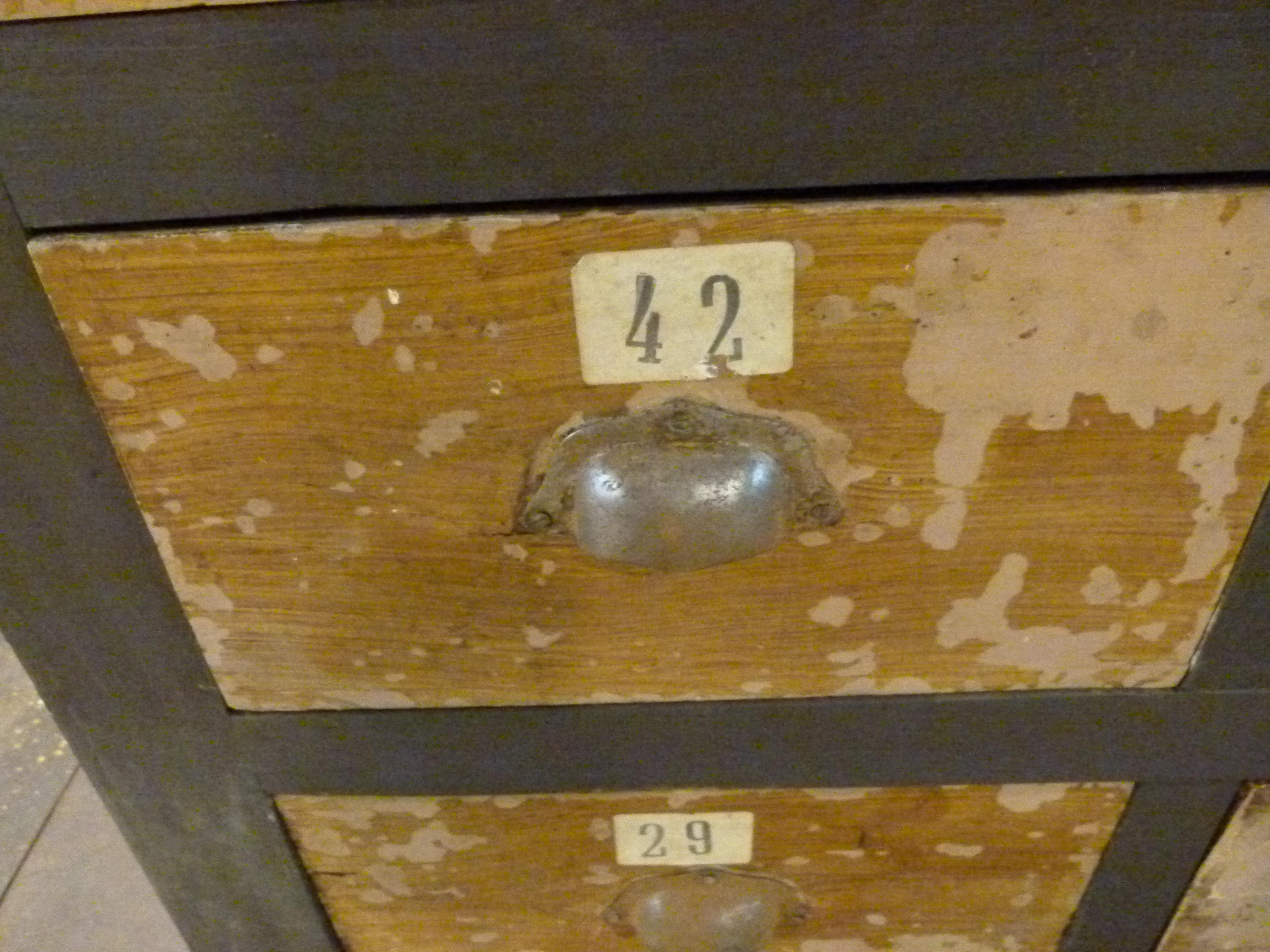 19th Century Multi Drawer Counter In Good Condition In Vulpellac, Girona
