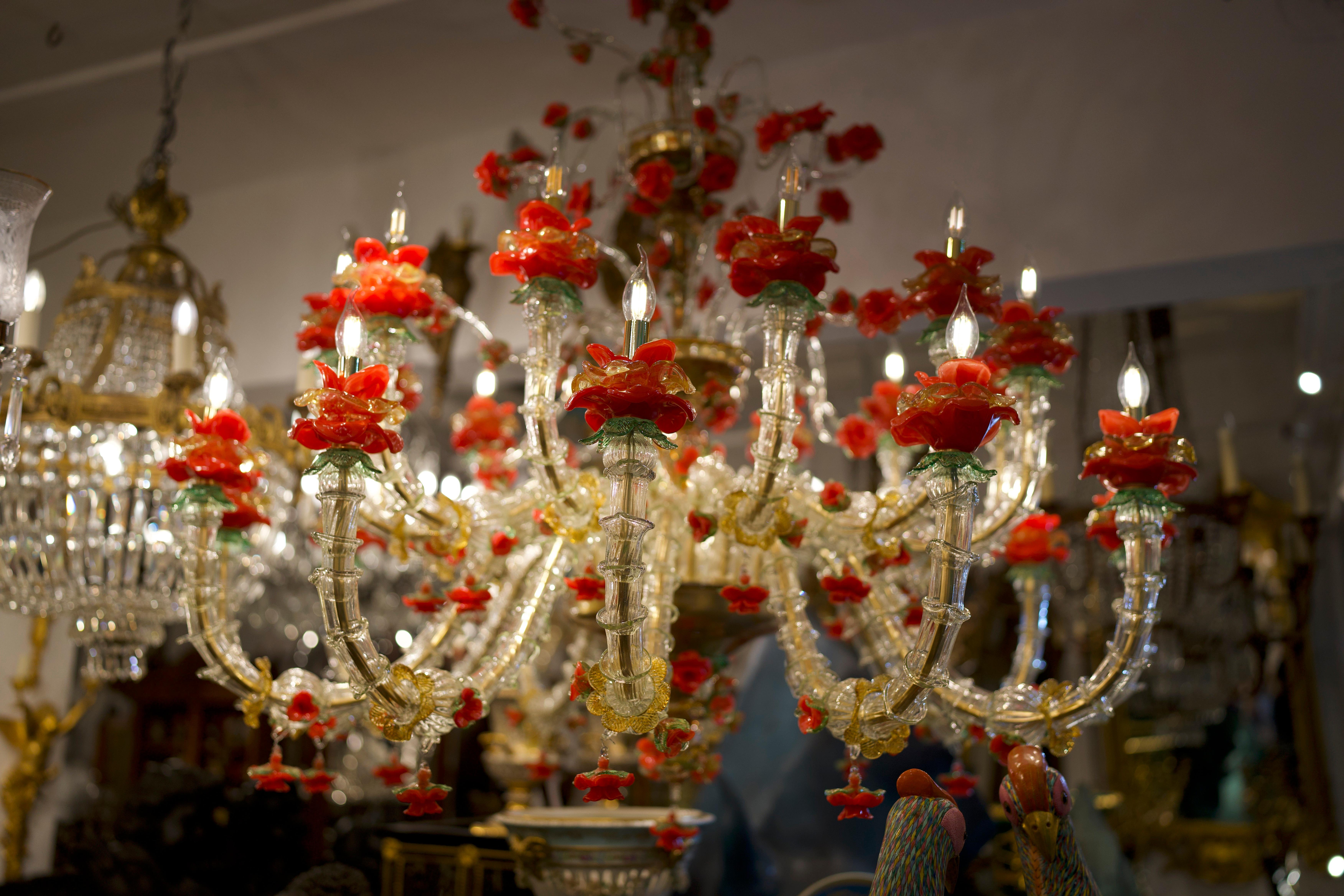 19th Century Murano Glass Rezzonico Style Chandelier with Red Roses For Sale 3