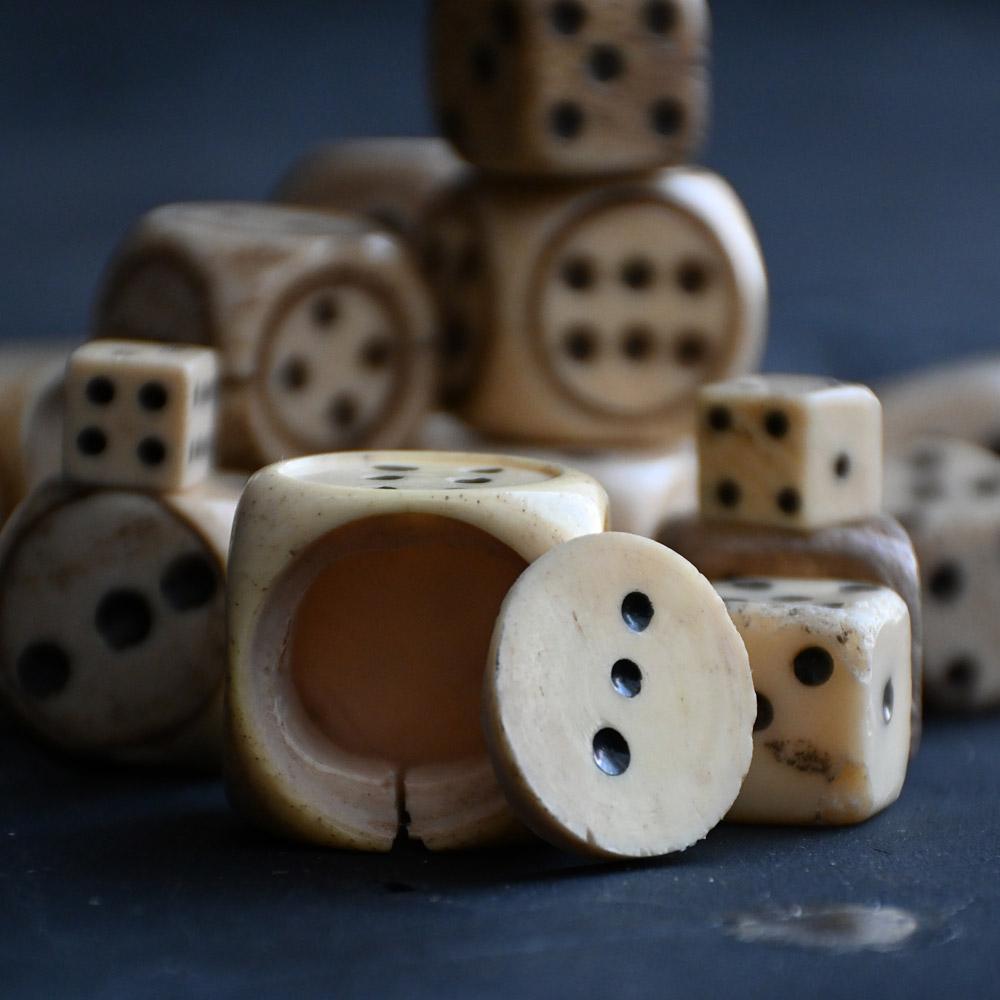 19th Century Mutton Bone Hand Carved Dice Collection In Fair Condition In London, GB