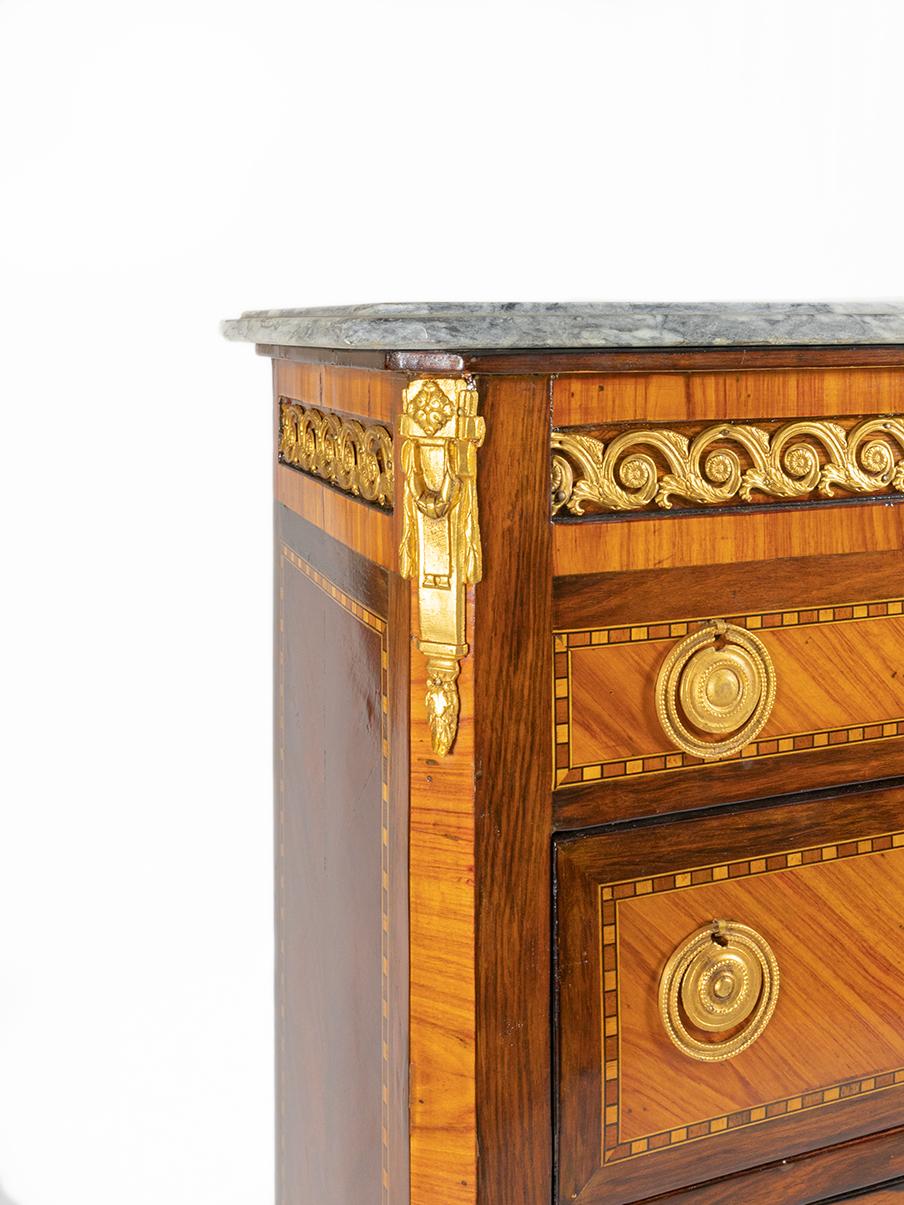 Commodo a cassettoni in marmo Napoleone III del XIX secolo In condizioni discrete in vendita a Lisbon, PT