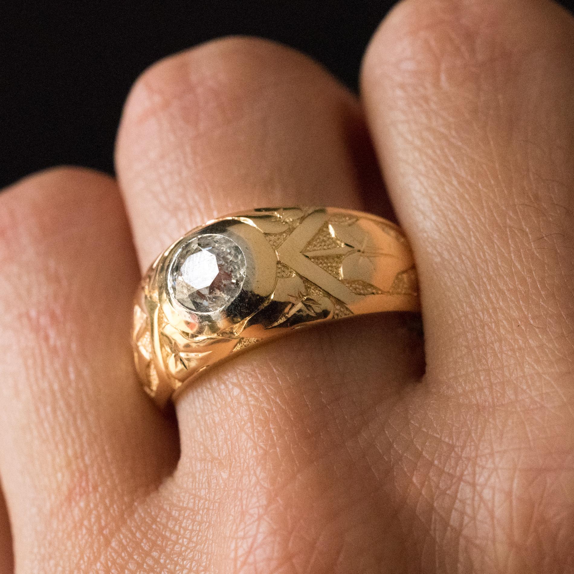 19th Century Napoleon 3 18K Yellow Gold 0, 70 carats Diamond Man Engraved Ring In Excellent Condition In Poitiers, FR