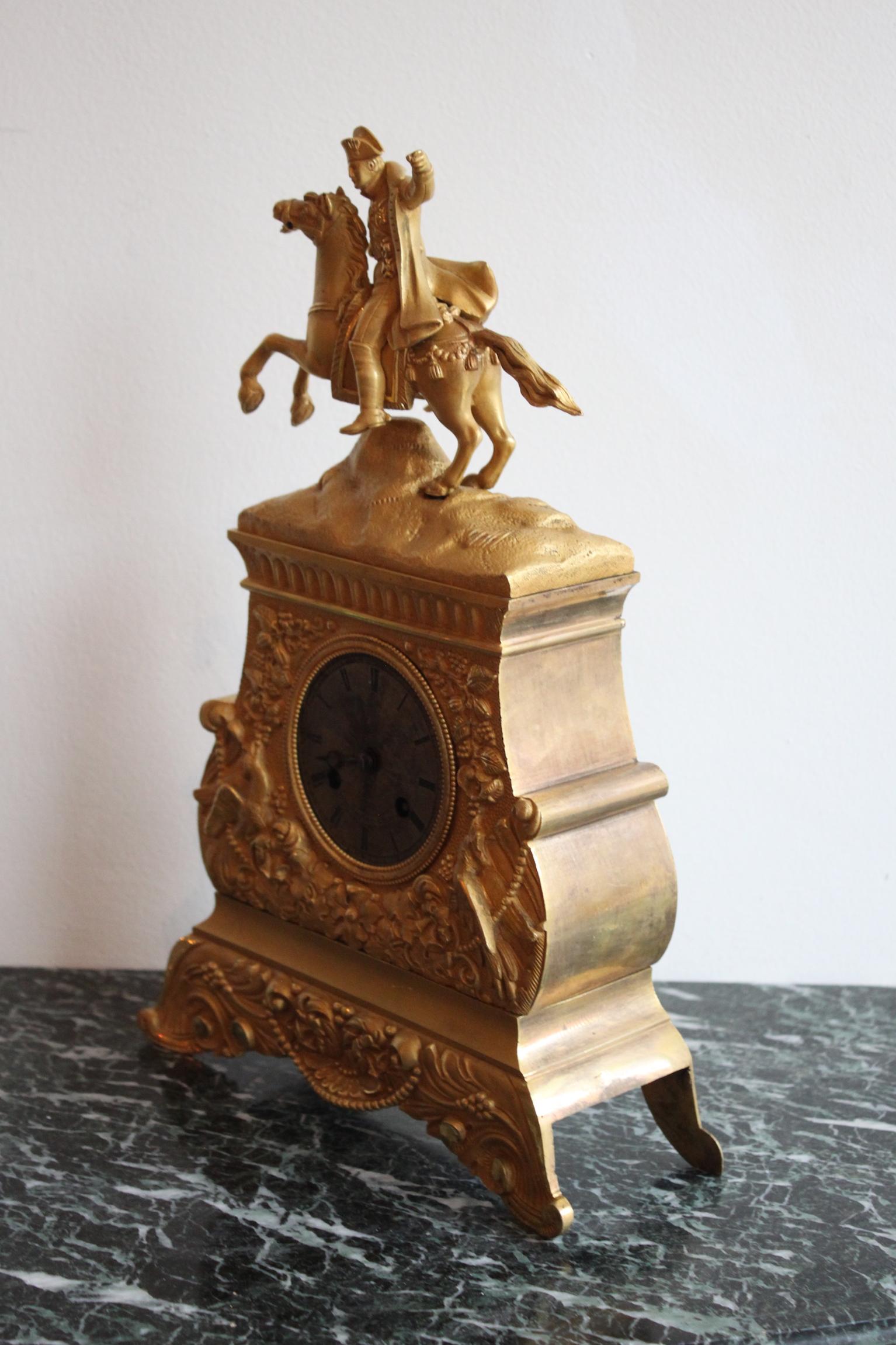 A 19th century gilt bronze Napoleon clock.
Movement needs revision but works.
Perfect condition.