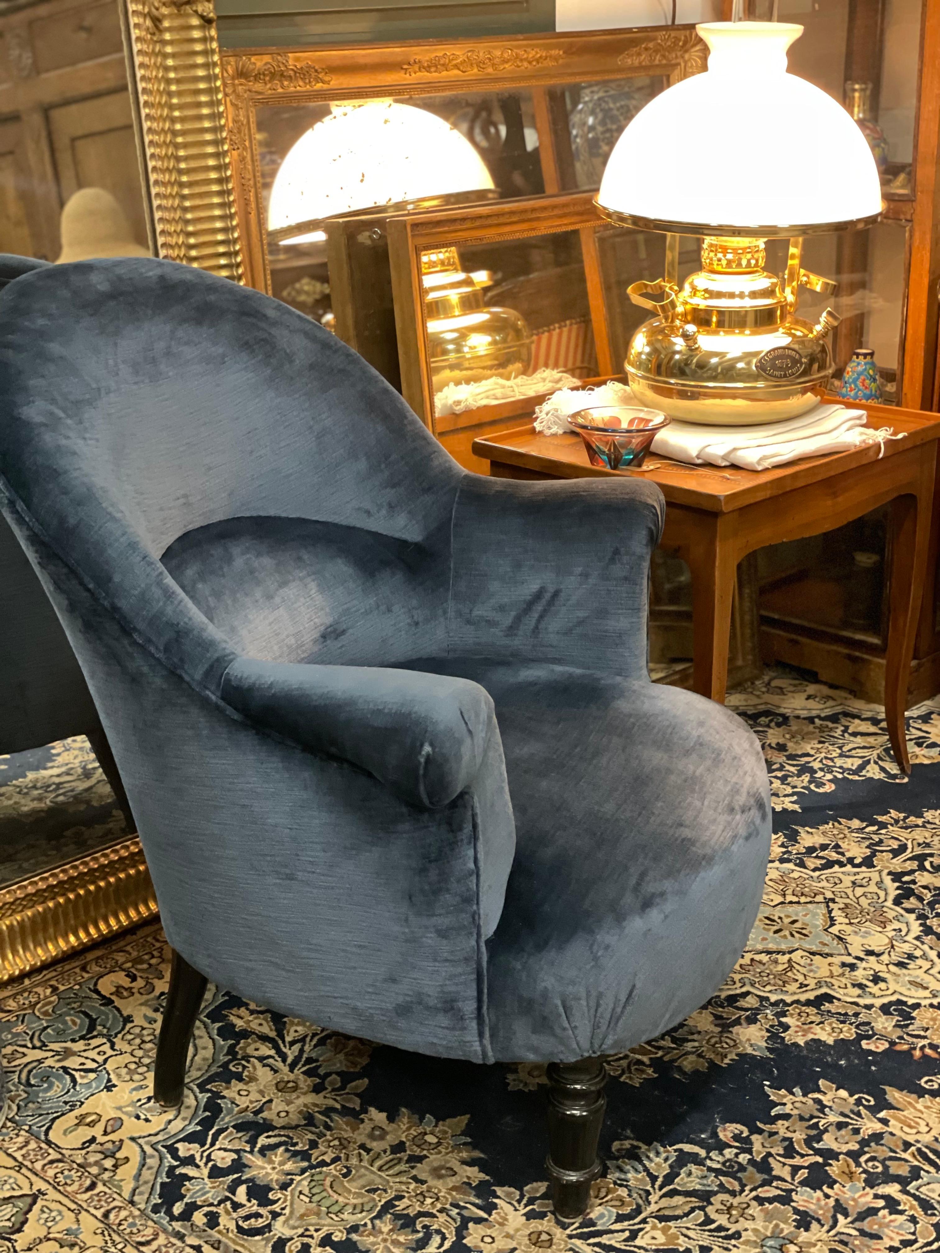 Fauteuil Napoléon III du XIXe siècle en velours bleu profond en vente 4