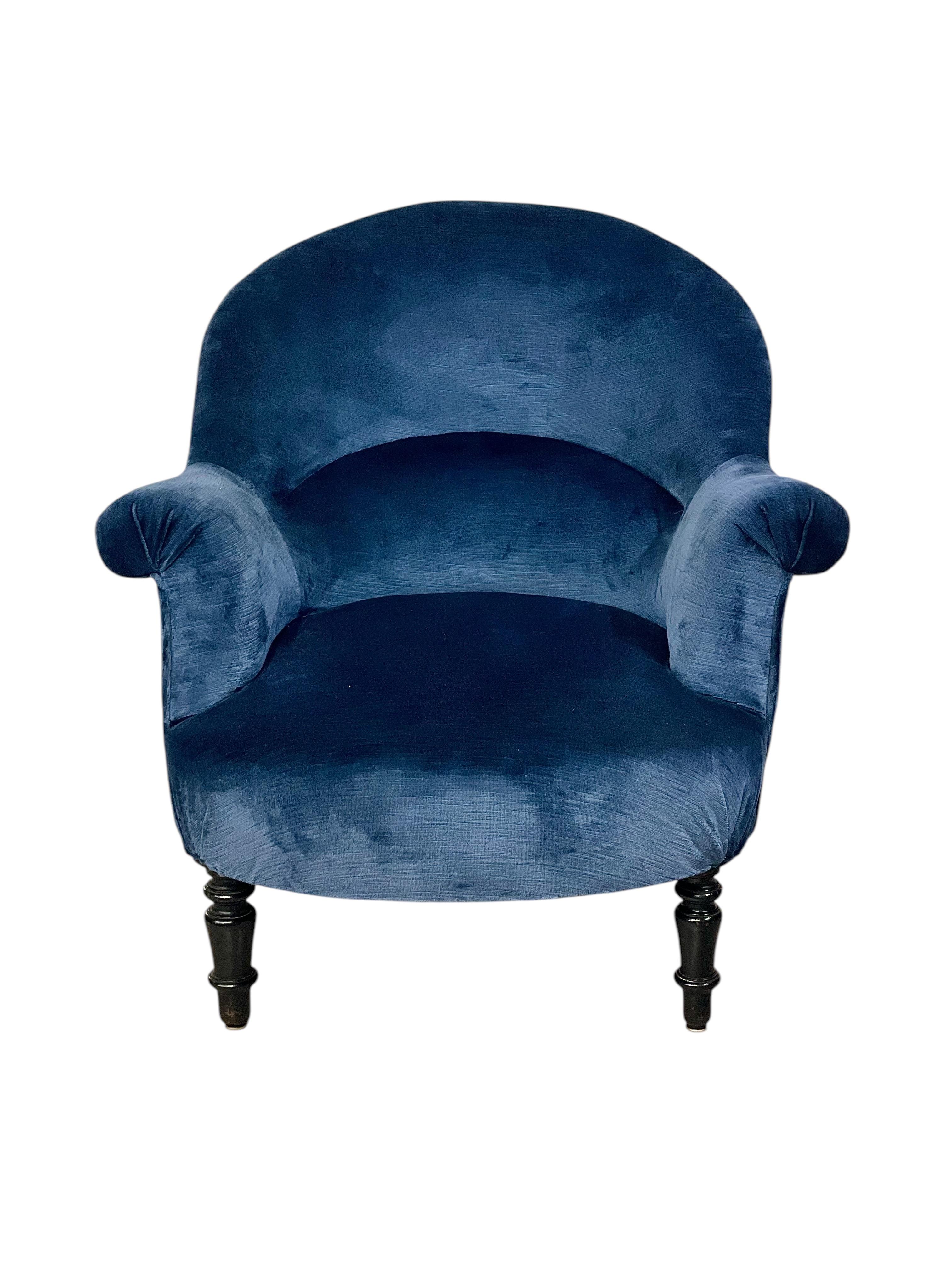 Français Fauteuil Napoléon III du XIXe siècle en velours bleu profond en vente
