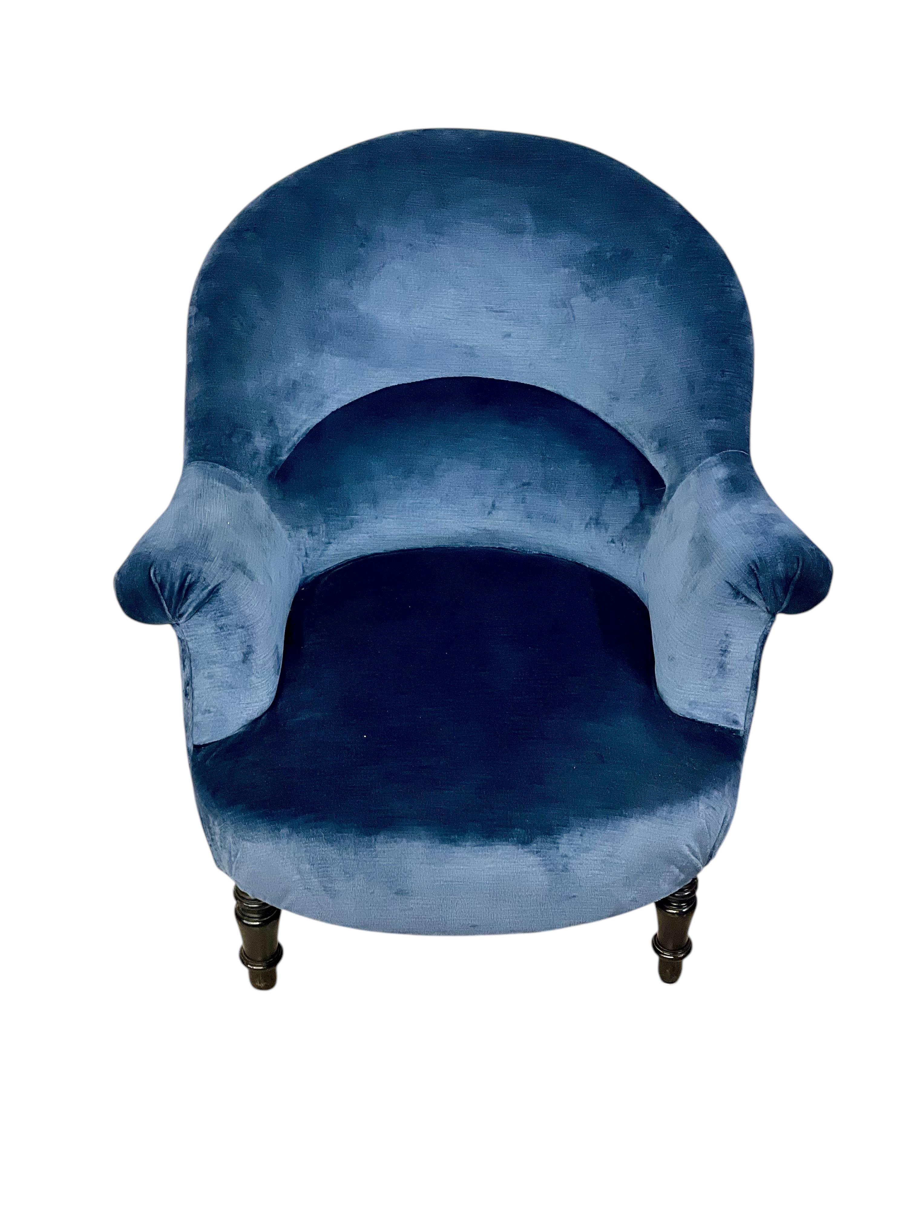 Fauteuil Napoléon III du XIXe siècle en velours bleu profond en vente 1