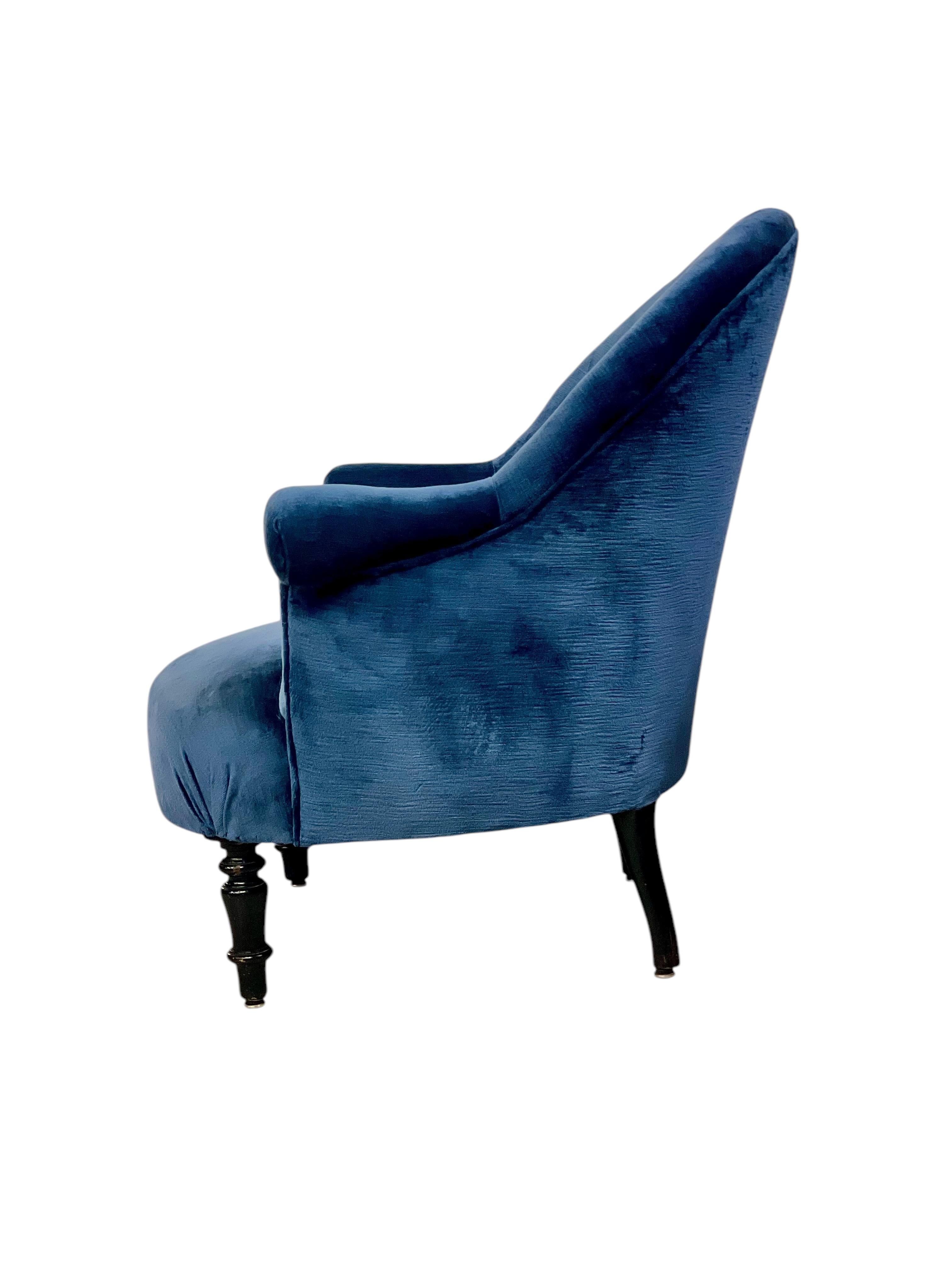 Fauteuil Napoléon III du XIXe siècle en velours bleu profond en vente 2