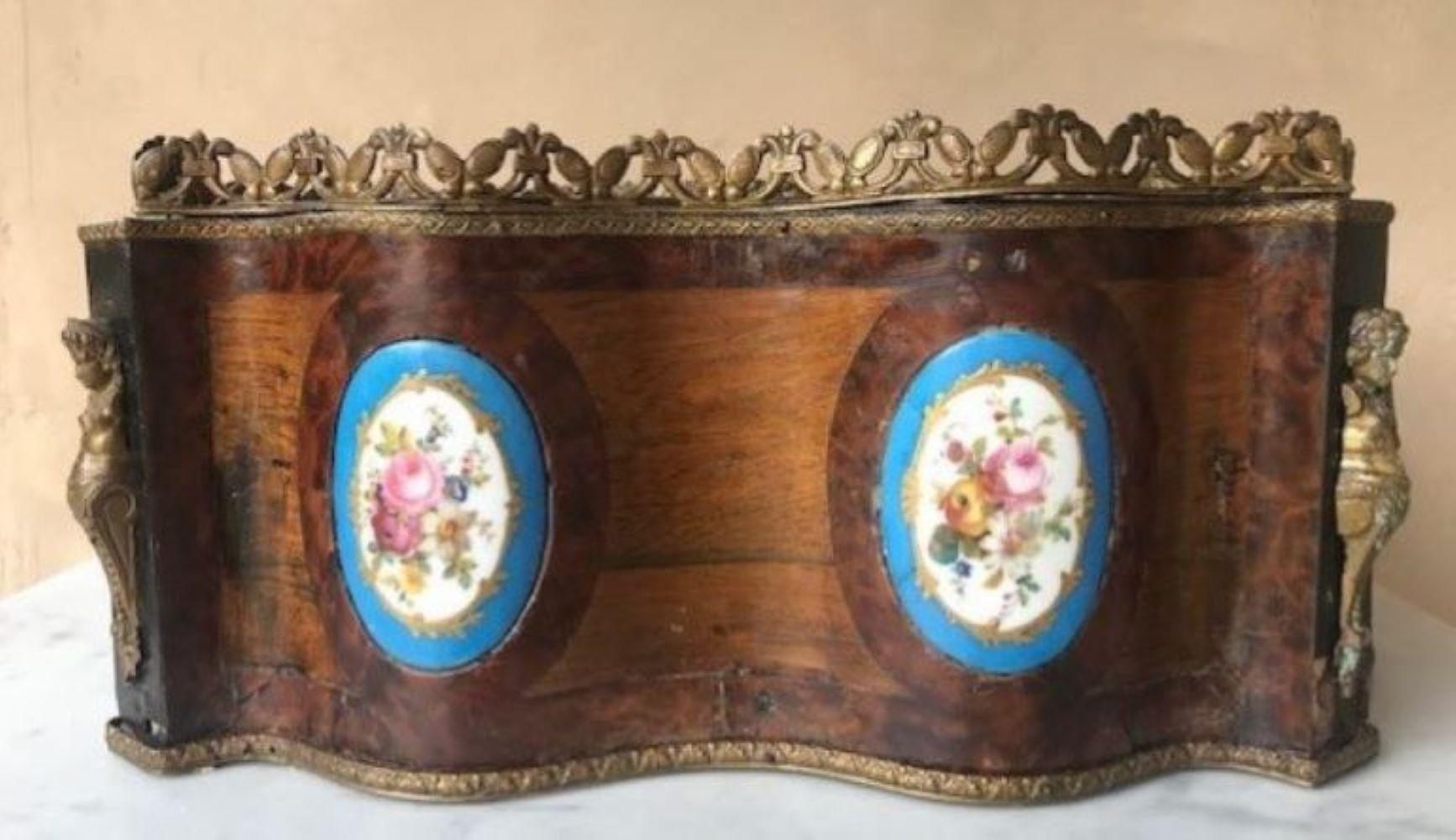 19th Century Napoleon III Bronze and Inlaid Rosewood and Porcelain Cachepot For Sale 1