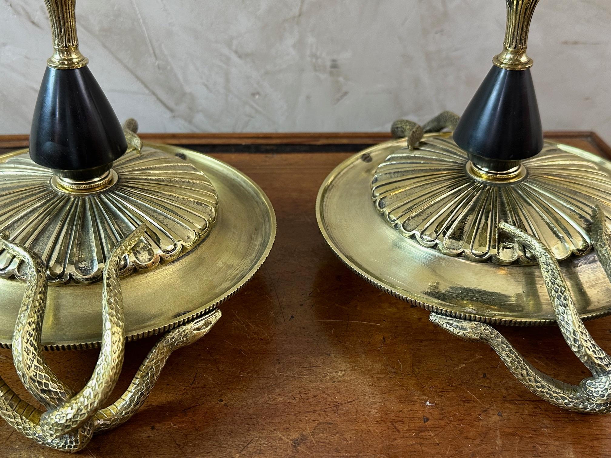 Paire de tazzas de pharmacie en bronze et marbre Napoléon III du XIXe siècle en vente 11